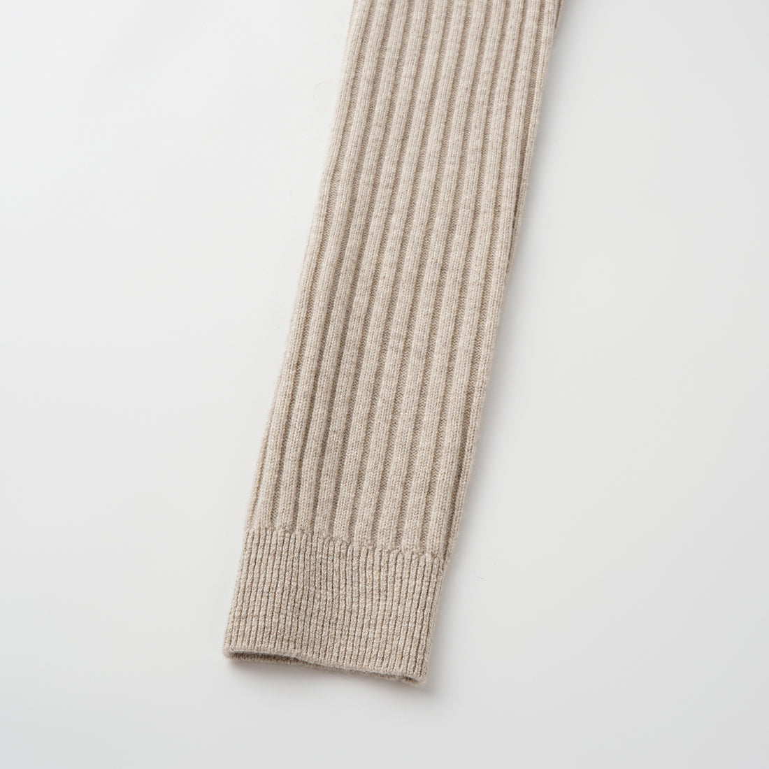 “Winter Diary” 100% Cashmere柔韌羅紋合身立領針織外套—Sunwarmed Hay乾草暖香