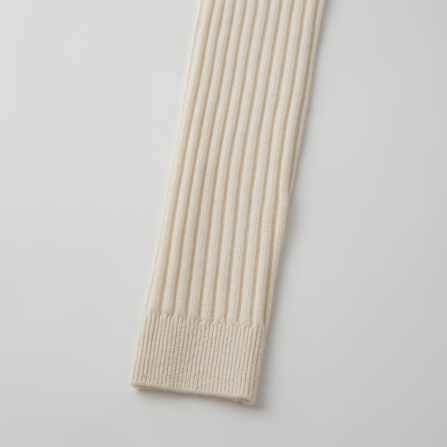 “Winter Diary” 100% Cashmere柔韌羅紋合身立領針織外套—Softcloud Kiss棉雲之吻