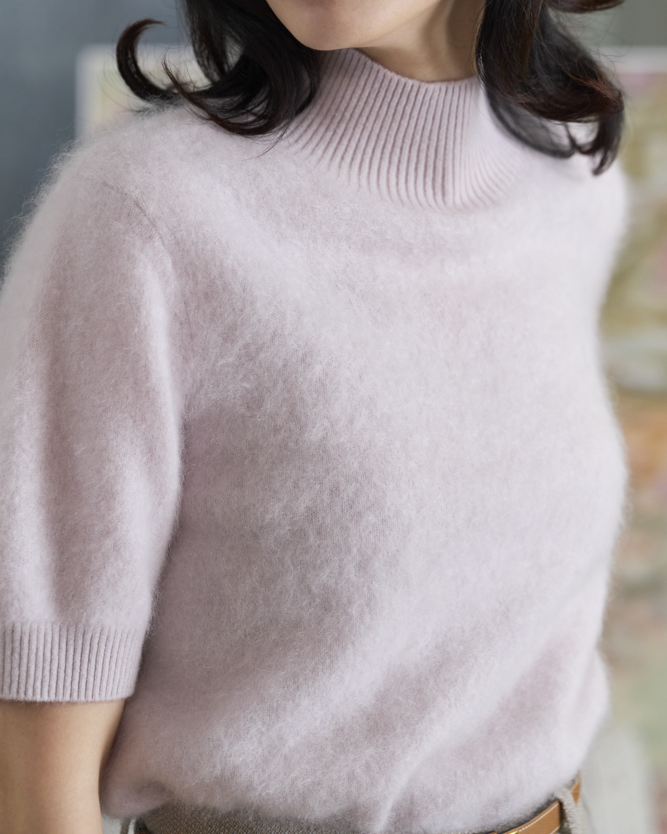 “一襲柔光 A Soft Halo • 柔霧薰紫 Soft Lavender” 100% Cashmere 極細絨柔梳纖工藝立領五分袖上衣