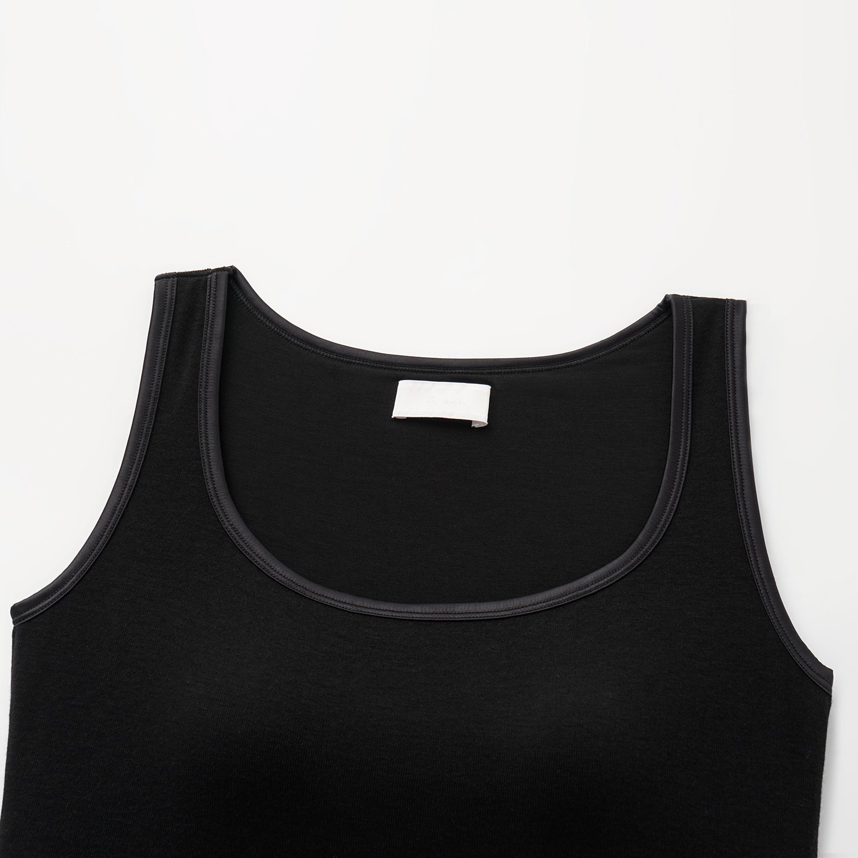 "Heart Warmth"極柔羊毛緞邊BraTop—俐落黑