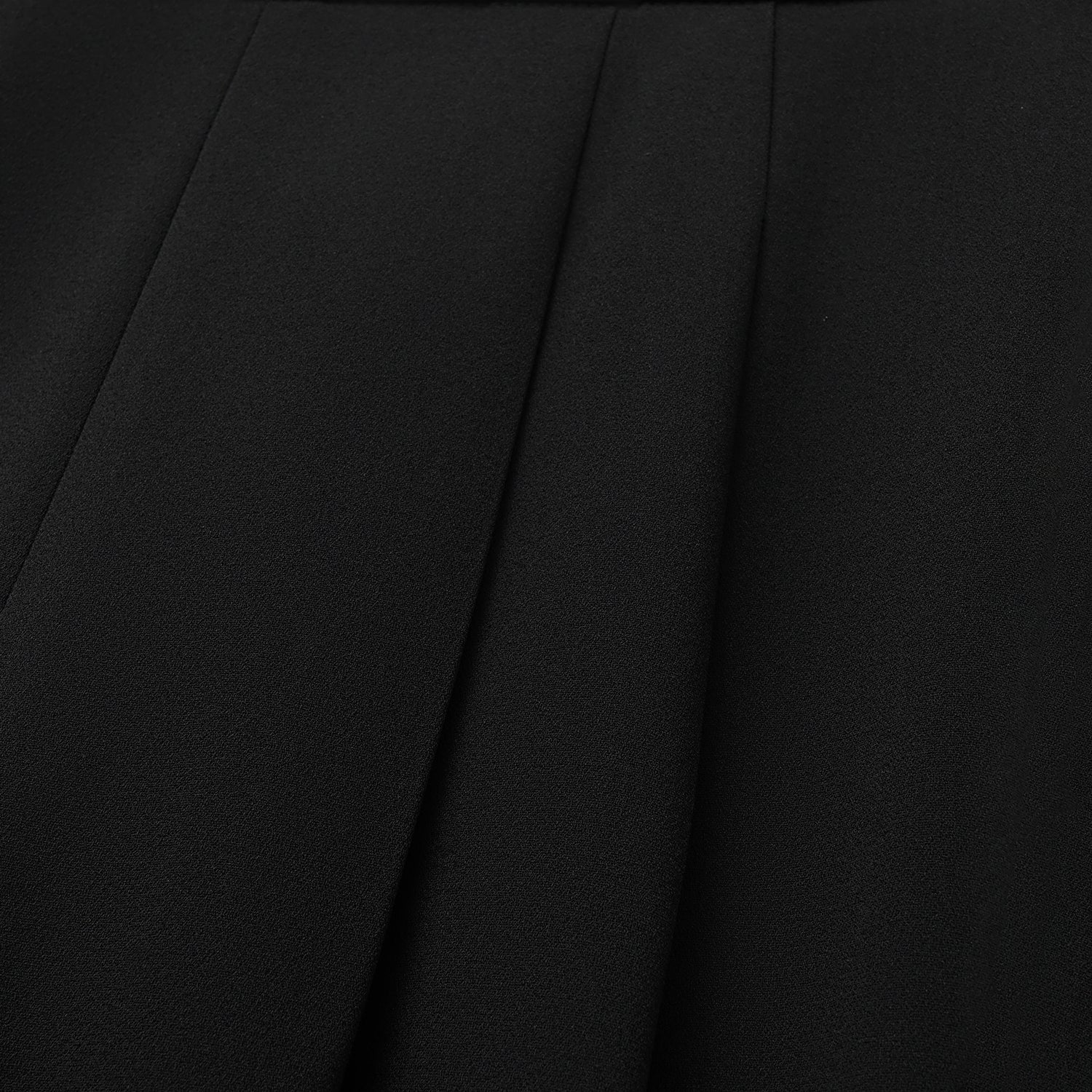 ”The Atelier.” 抗皺肌理醋酸高級訂製軟馬甲工藝高腰九分褲 — 黑