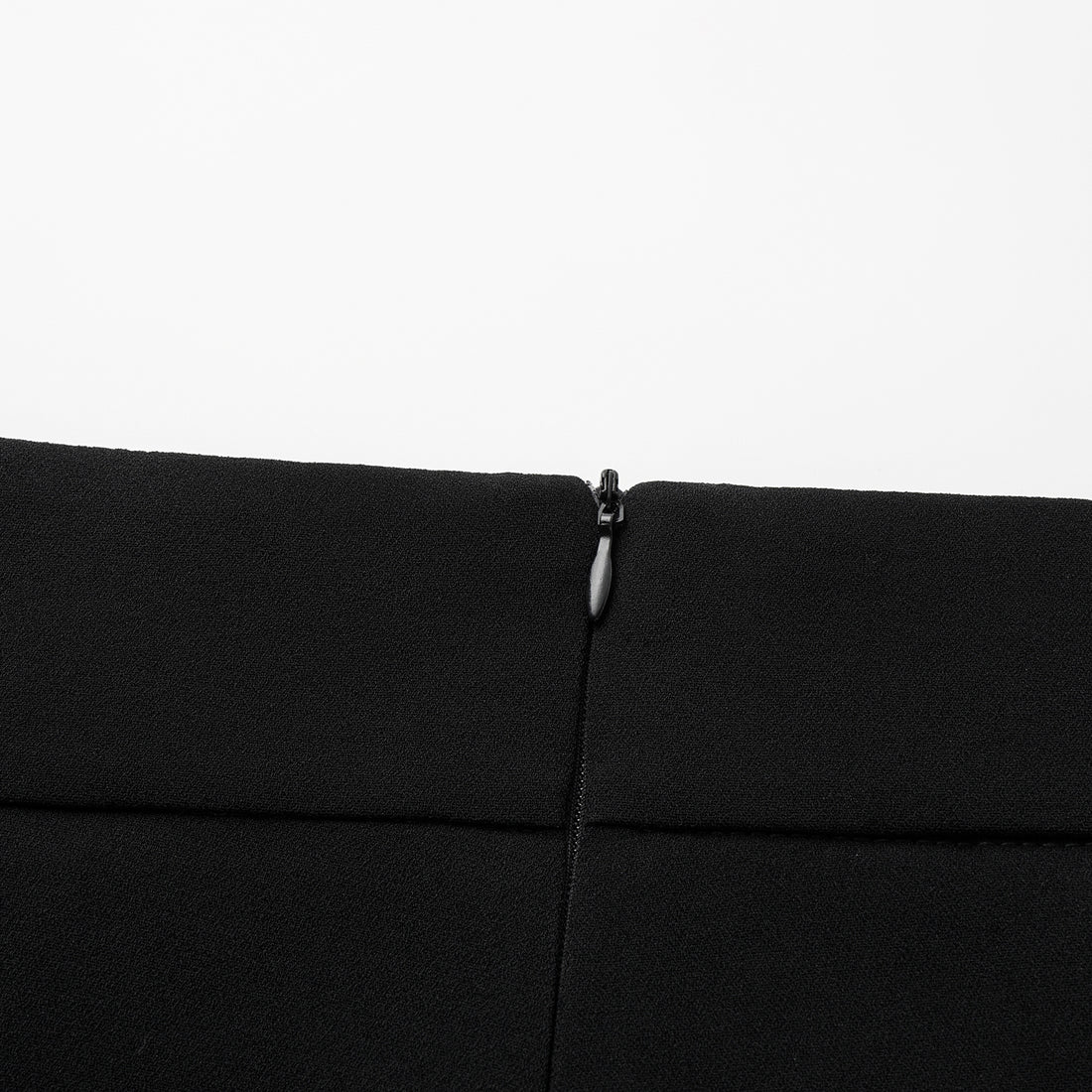 ”The Atelier.” 抗皺肌理醋酸高級訂製軟馬甲工藝高腰九分褲 — 黑