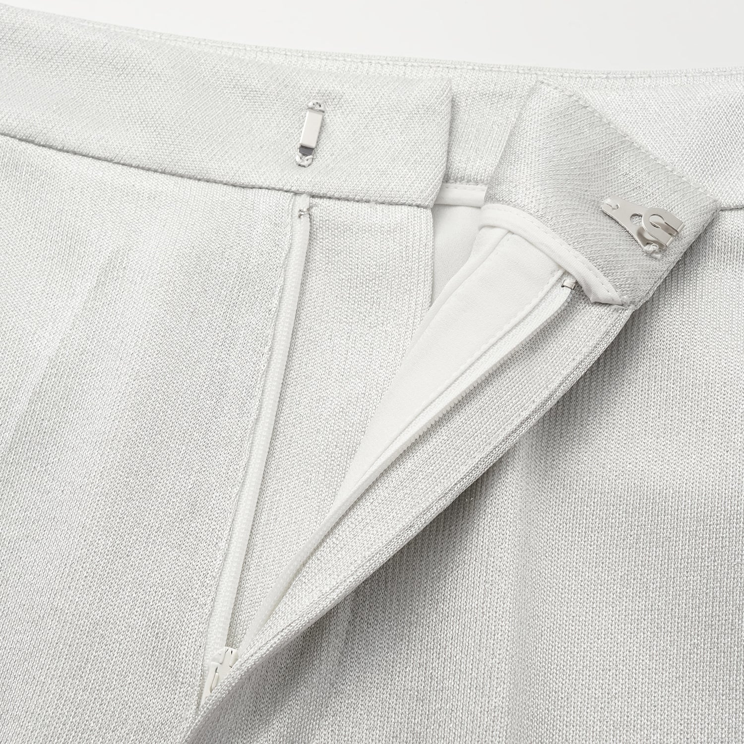 “Easy Go Chic” 醋酸針織面料喇叭褲 — 銀白