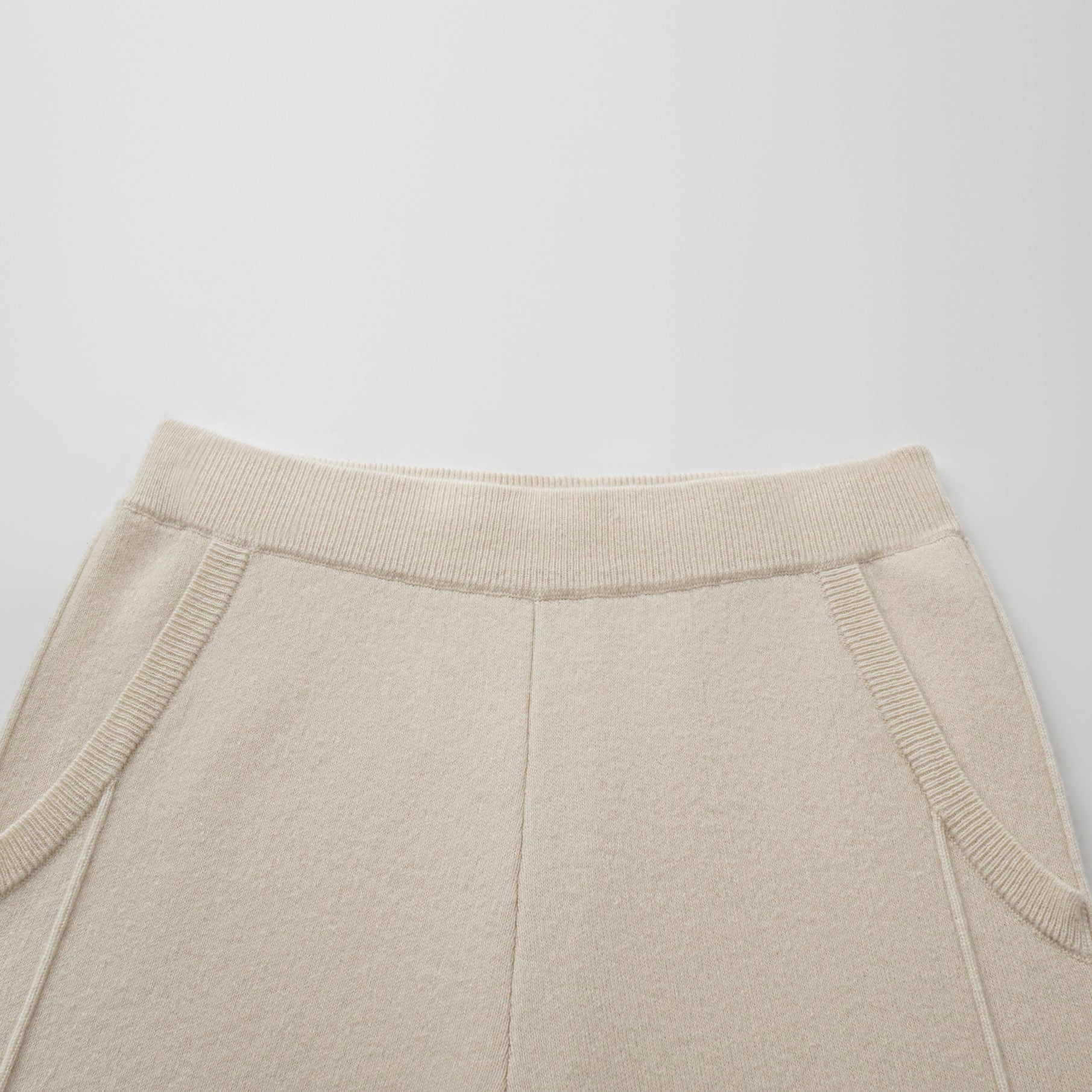 “Winter Diary” 100% Cashmere極細絨柔針織長褲—Softcloud Kiss棉雲之吻