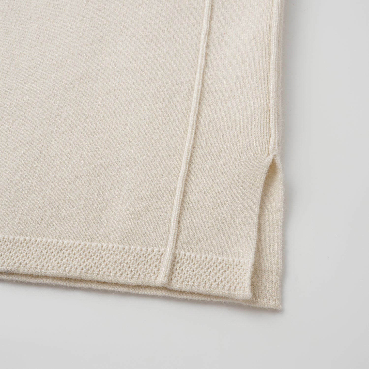 “Winter Diary” 100% Cashmere極細絨柔針織長褲—Softcloud Kiss棉雲之吻