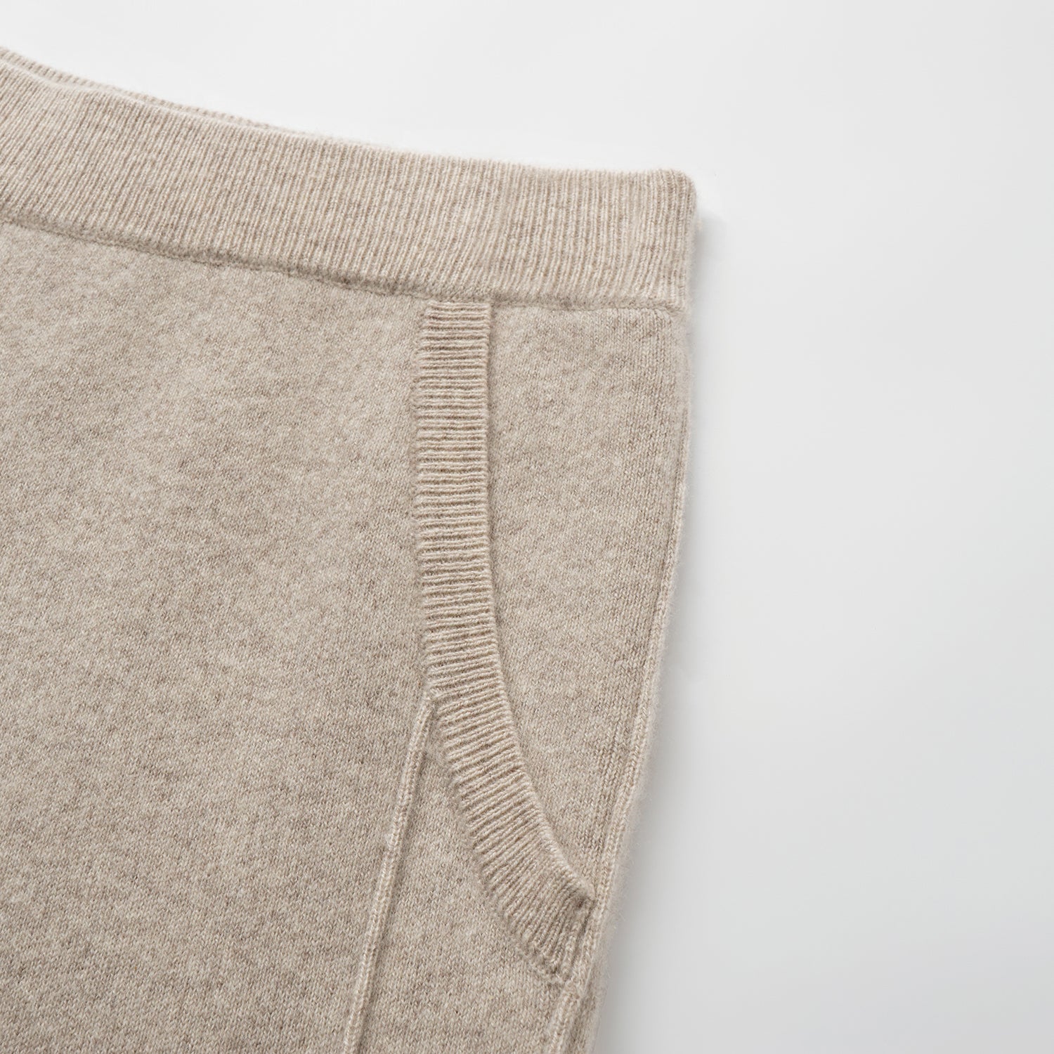 “Winter Diary” 100% Cashmere極細絨柔針織長褲—Sunwarmed Hay乾草暖香