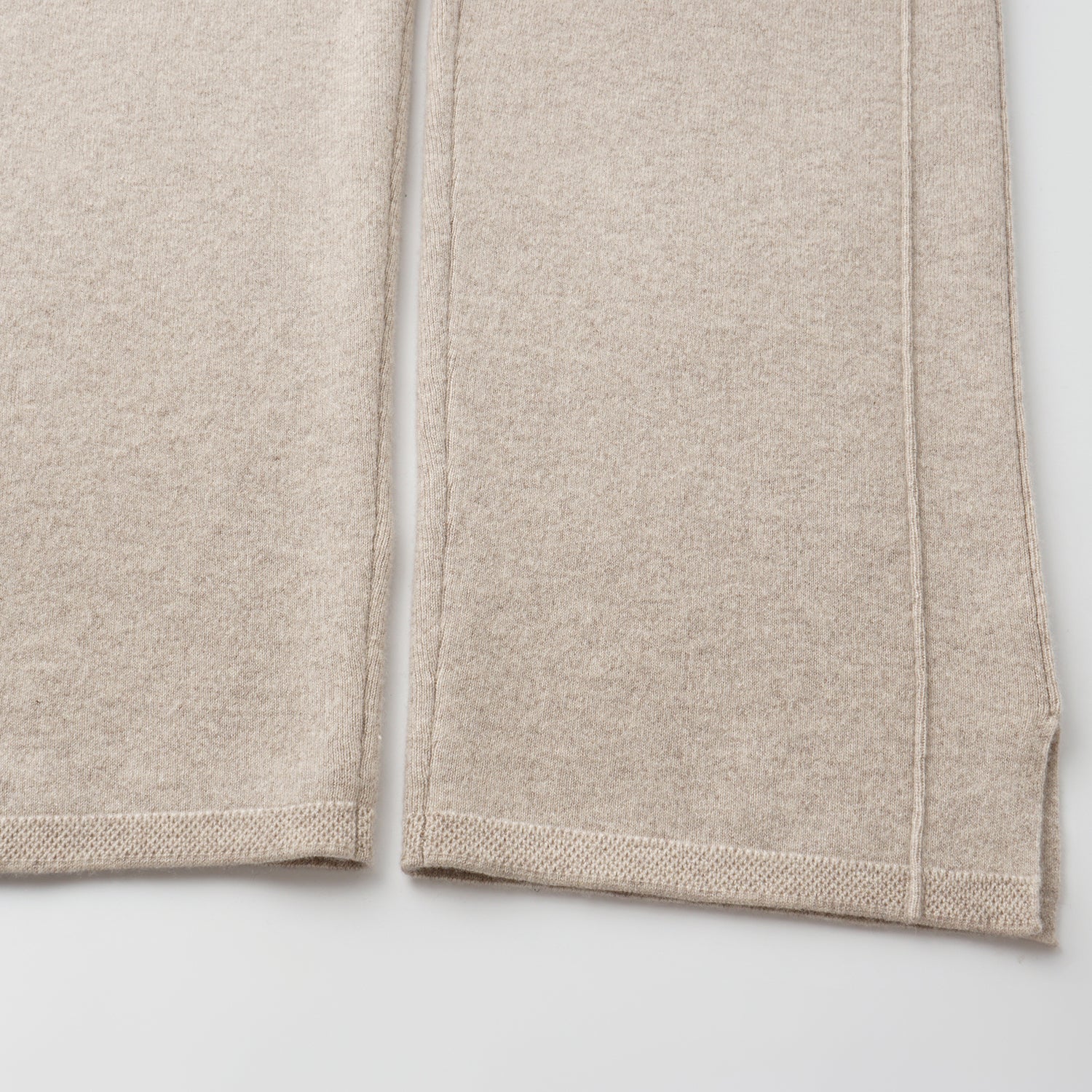 “Winter Diary” 100% Cashmere極細絨柔針織長褲—Sunwarmed Hay乾草暖香