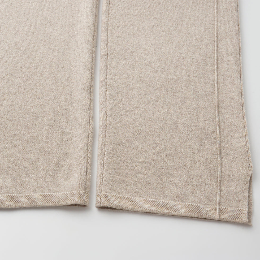 “Winter Diary” 100% Cashmere極細絨柔針織長褲—Sunwarmed Hay乾草暖香