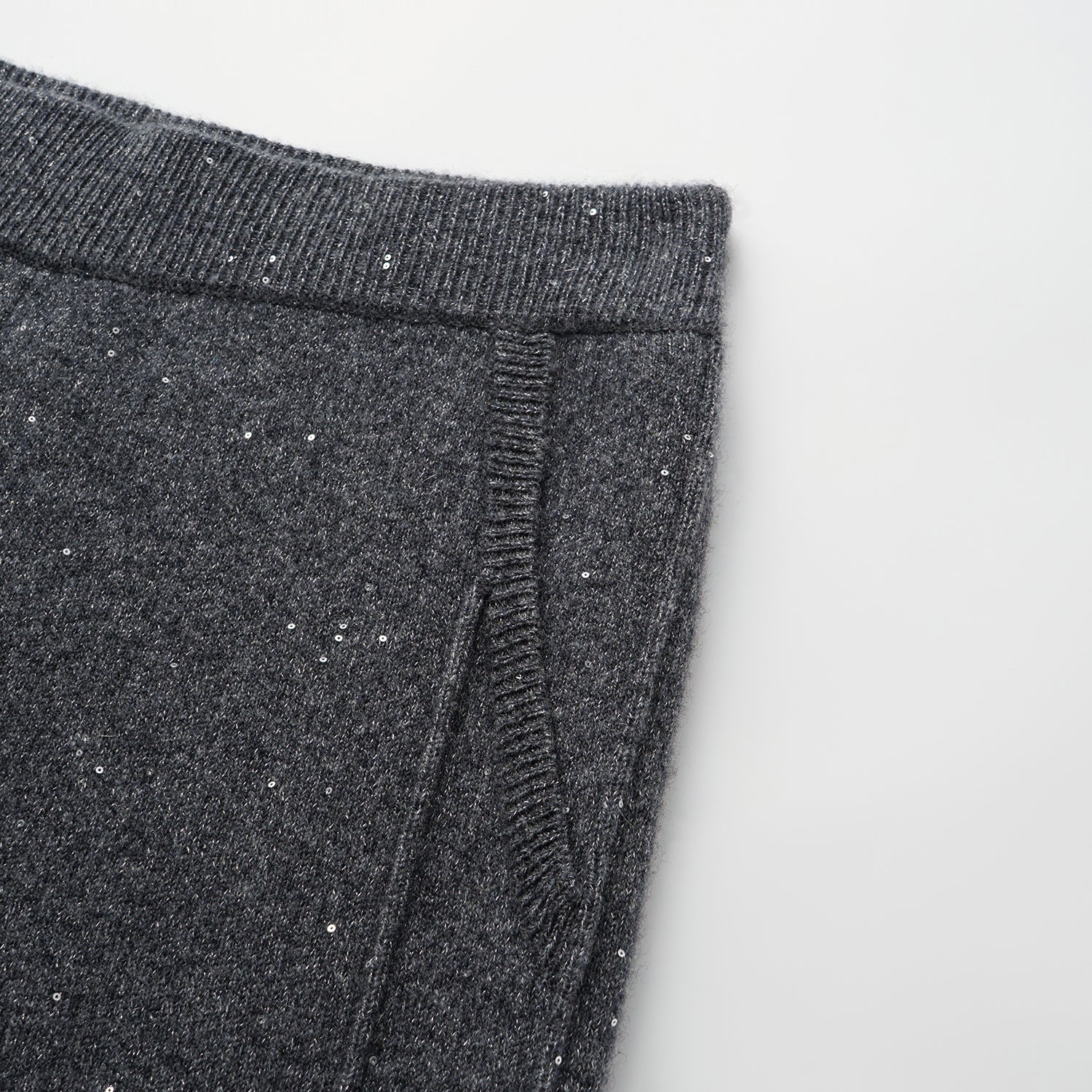 “Winter Diary” 100%Cashmere 浮雕緞繡星點長版針織長褲—Cedar Smoke雪松煙衫