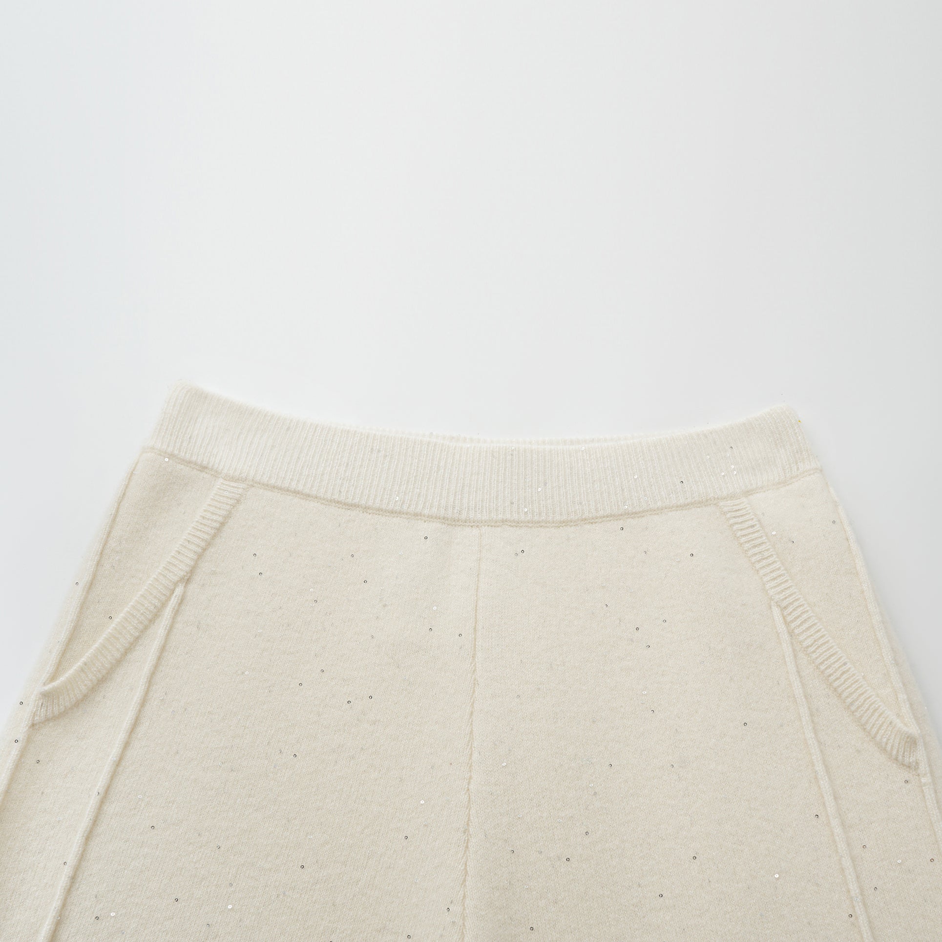 “Winter Diary” 100%Cashmere浮雕緞繡星點長版針織長褲—Sandal Light檀香白茶