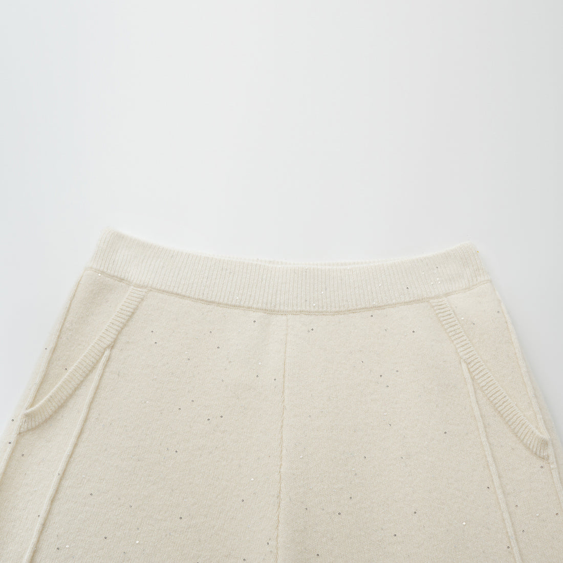 “Winter Diary” 100%Cashmere浮雕緞繡星點長版針織長褲—Sandal Light檀香白茶