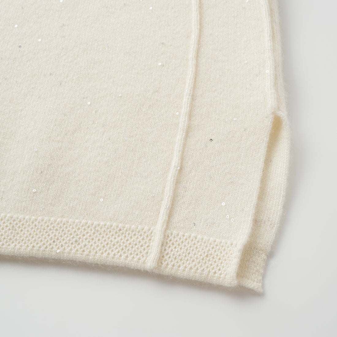 “Winter Diary” 100%Cashmere浮雕緞繡星點長版針織長褲—Sandal Light檀香白茶