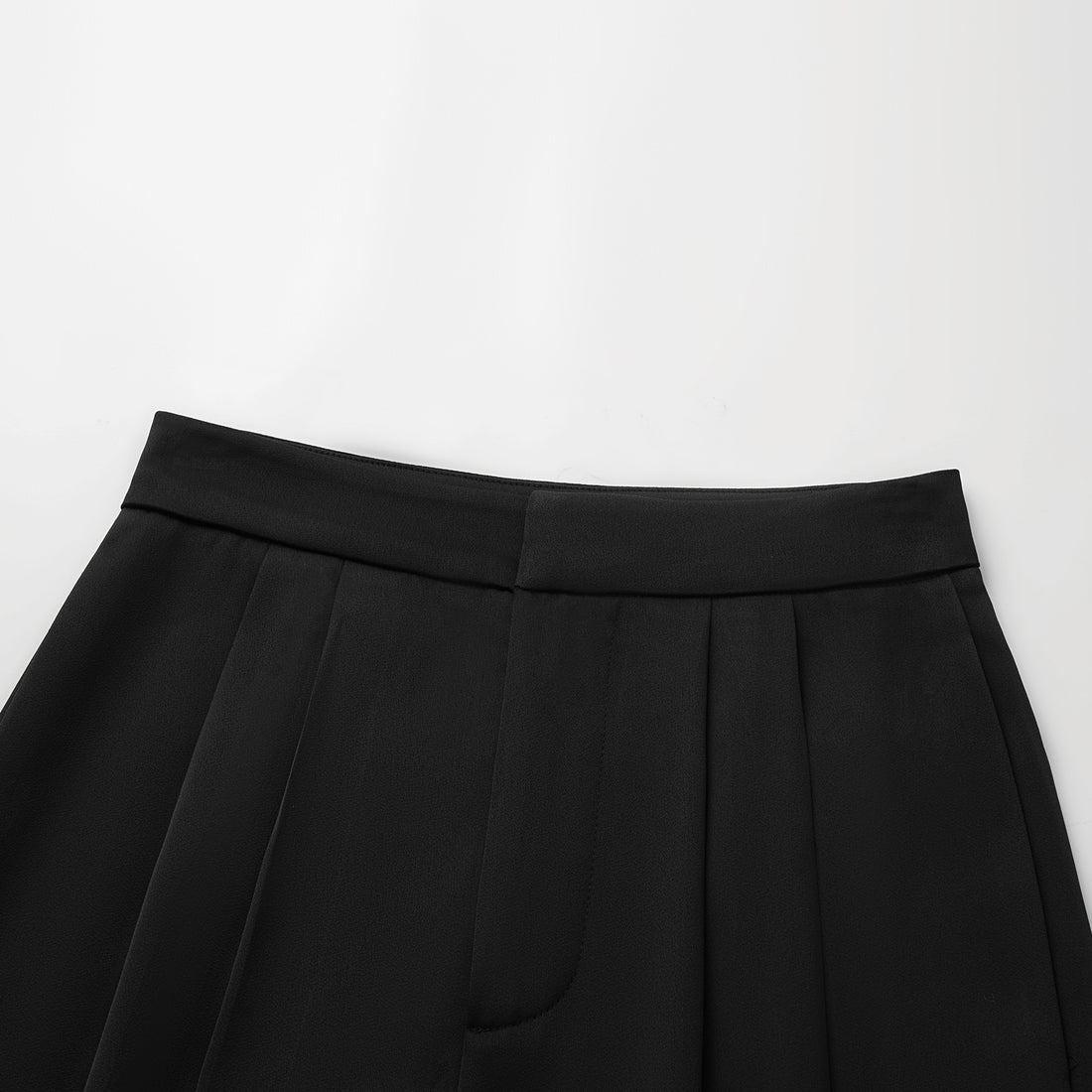 “Autumn Diary ” 珍珠醋酸緞特殊剪裁闊腿長褲 — 黑色