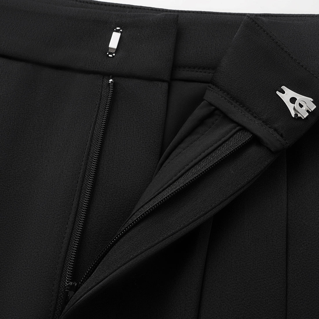 “Autumn Diary ” 珍珠醋酸緞特殊剪裁闊腿長褲 — 黑色