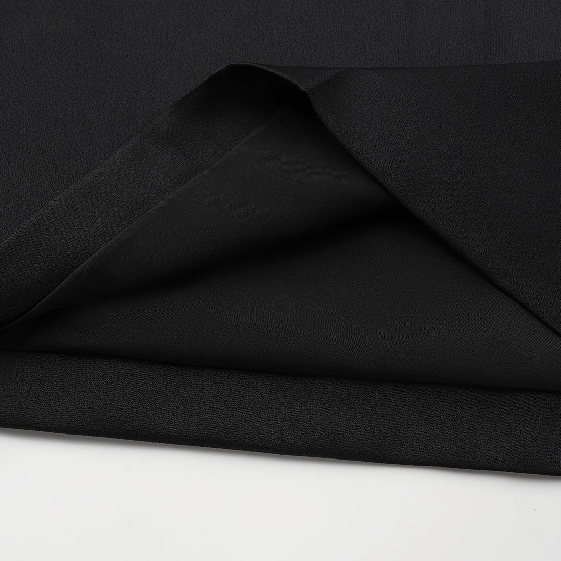 “Autumn Diary ” 珍珠醋酸緞特殊剪裁闊腿長褲 — 黑色