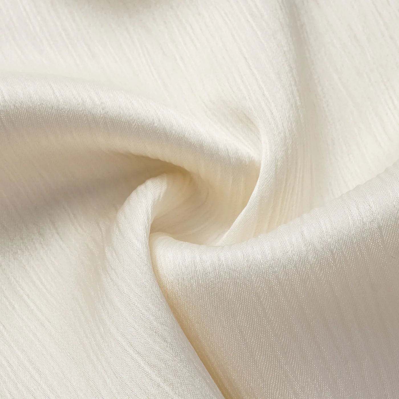 “Easy Go Chic” 韓國壓褶工藝面料斜肩上衣—原白