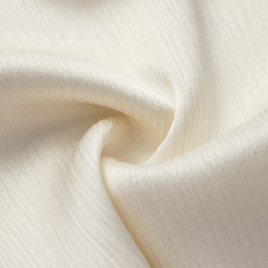 “Easy Go Chic” 韓國壓褶工藝面料斜肩上衣—原白