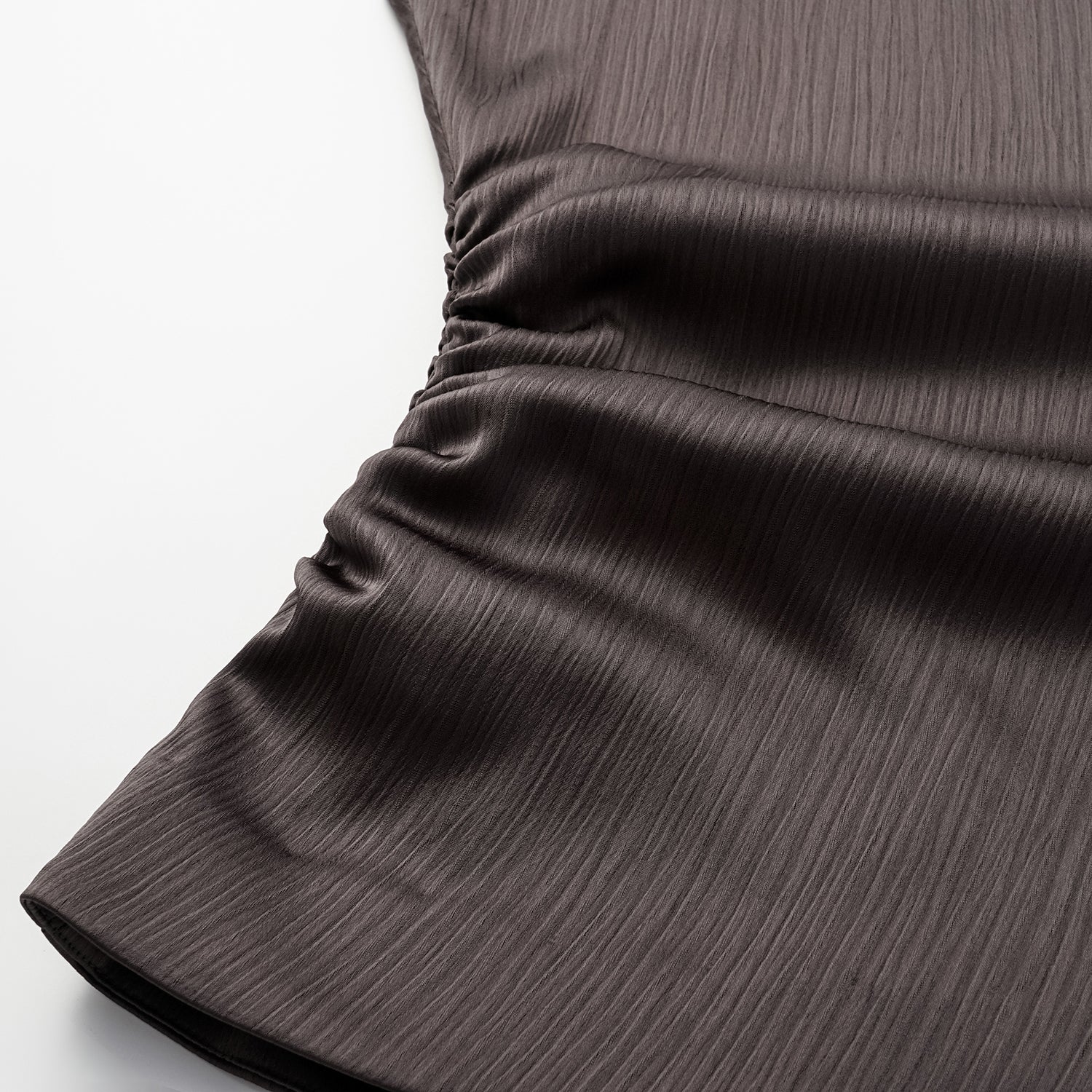 “Easy Go Chic” 韓國壓褶工藝面料斜肩上衣—皮革咖