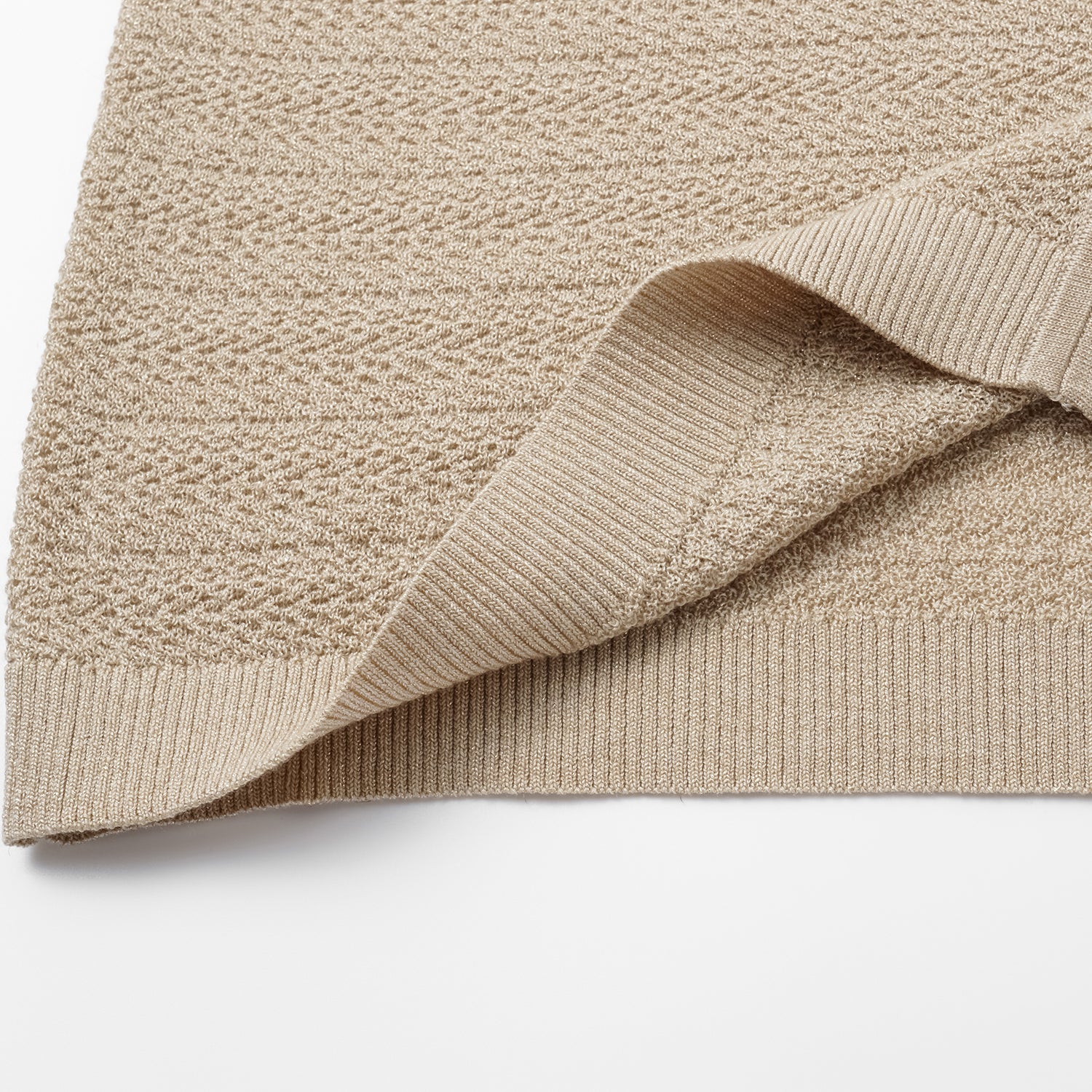 "Hug to Sleep." 雲感絲柔輕織居家上衣—夢落