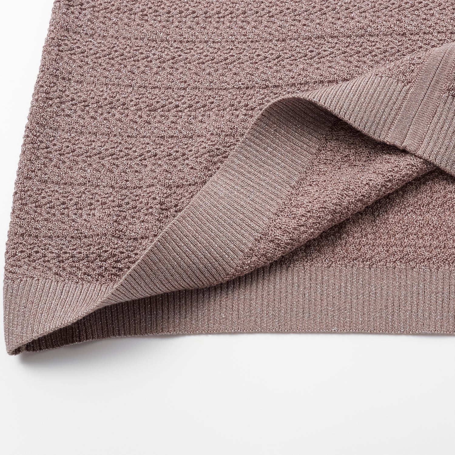 “Hug to Sleep.” 雲感絲柔輕織居家上衣—沈靜