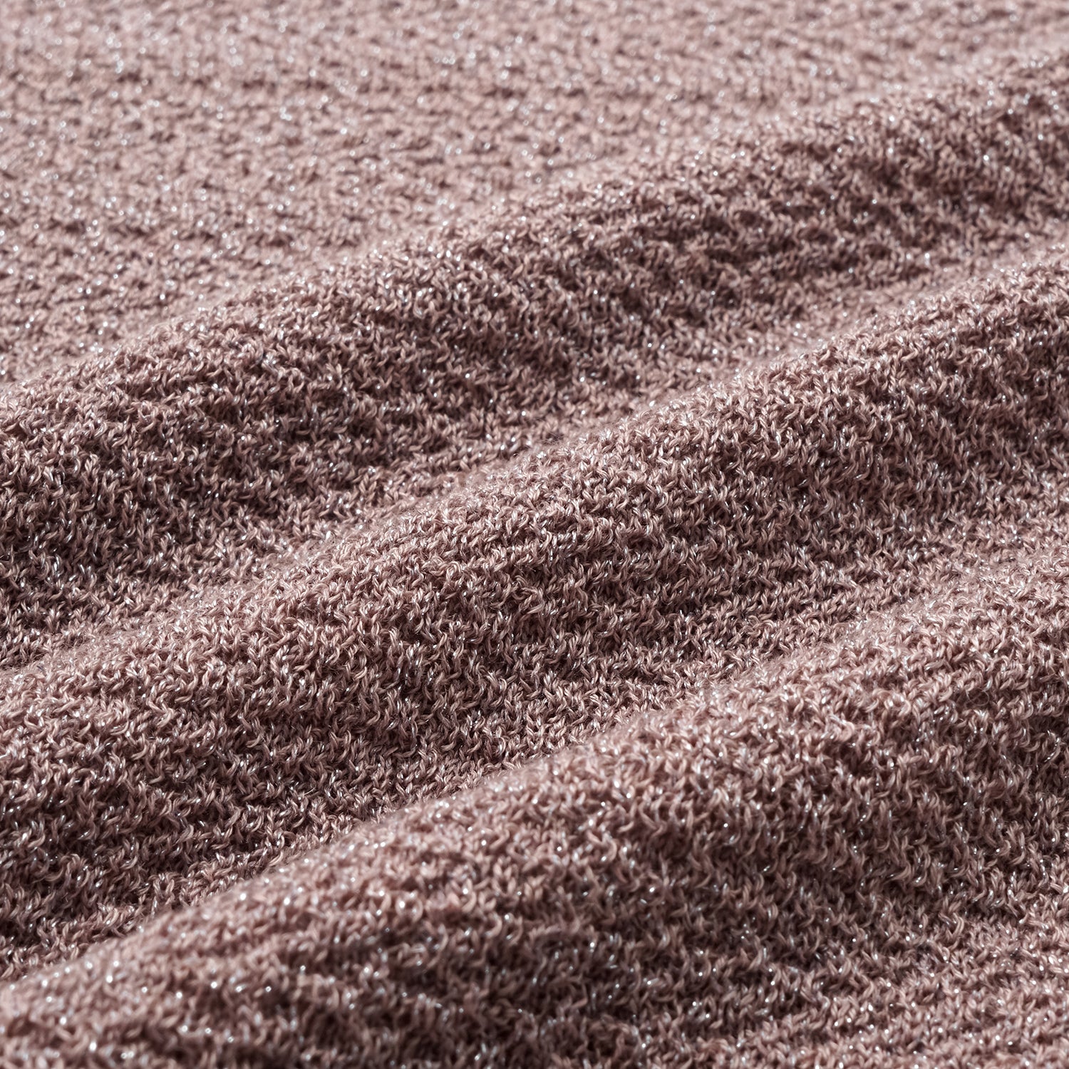 “Hug to Sleep.” 雲感絲柔輕織居家上衣—沈靜