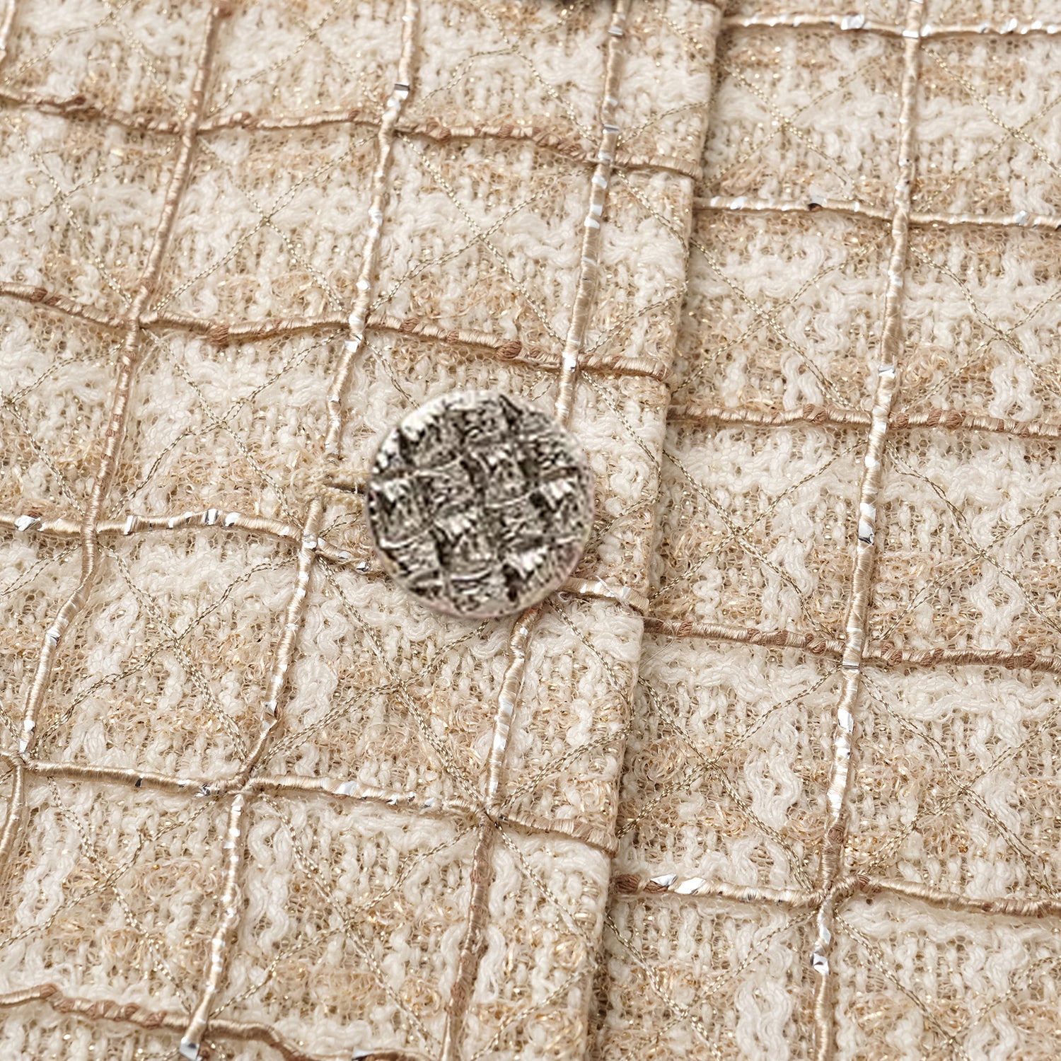 "Chelsea Citywalk.”法國輕紗縷金工藝花呢外套—Maison Royale映金浮影