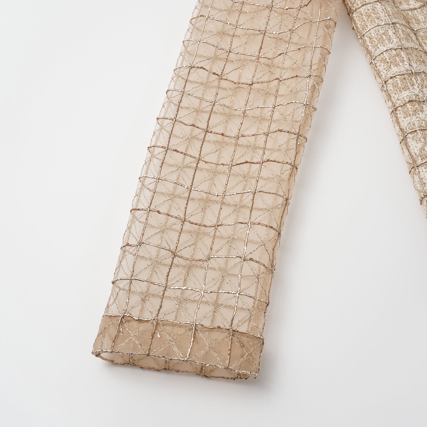 "Chelsea Citywalk.”法國輕紗縷金工藝花呢外套—Maison Royale映金浮影