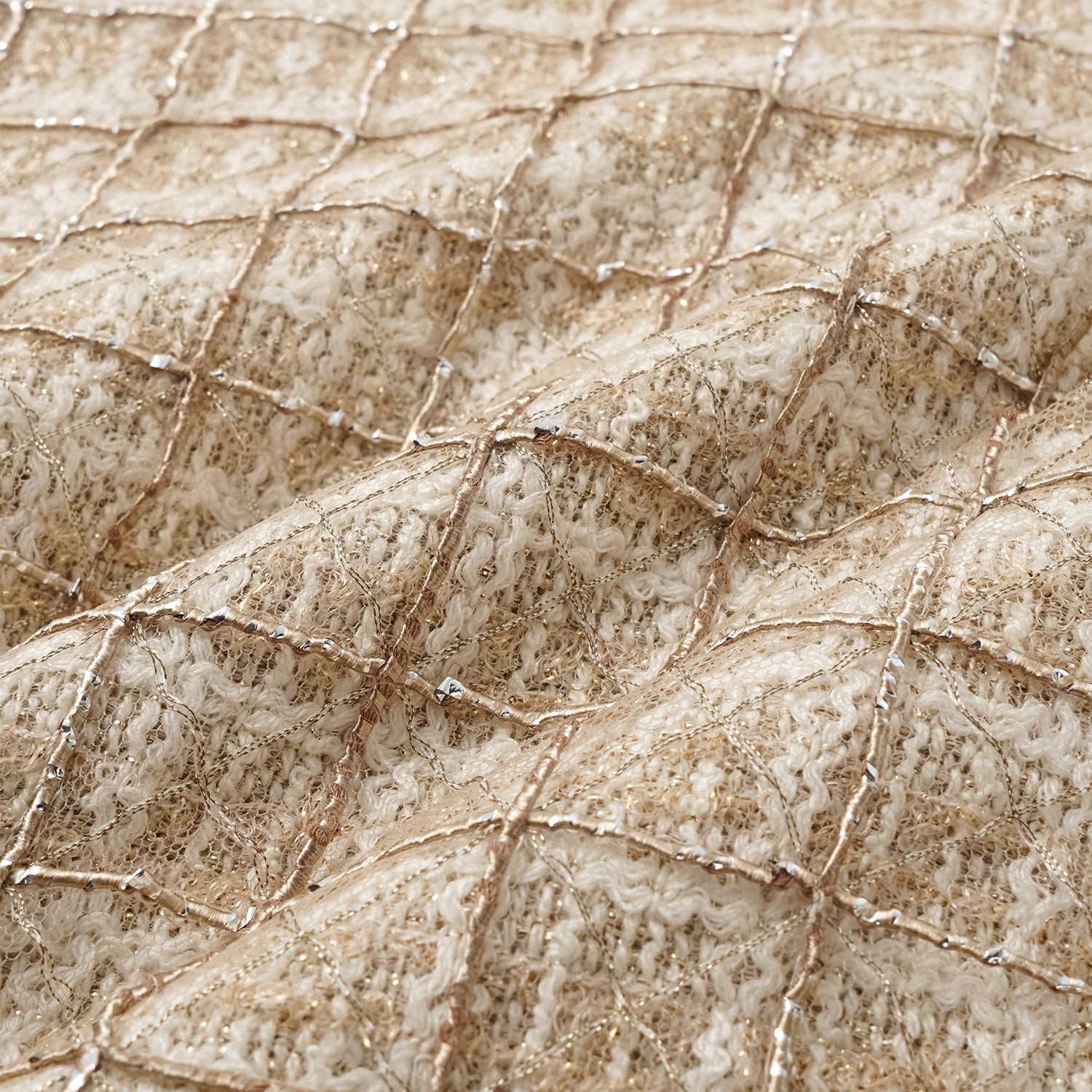 "Chelsea Citywalk.”法國輕紗縷金工藝花呢外套—Maison Royale映金浮影