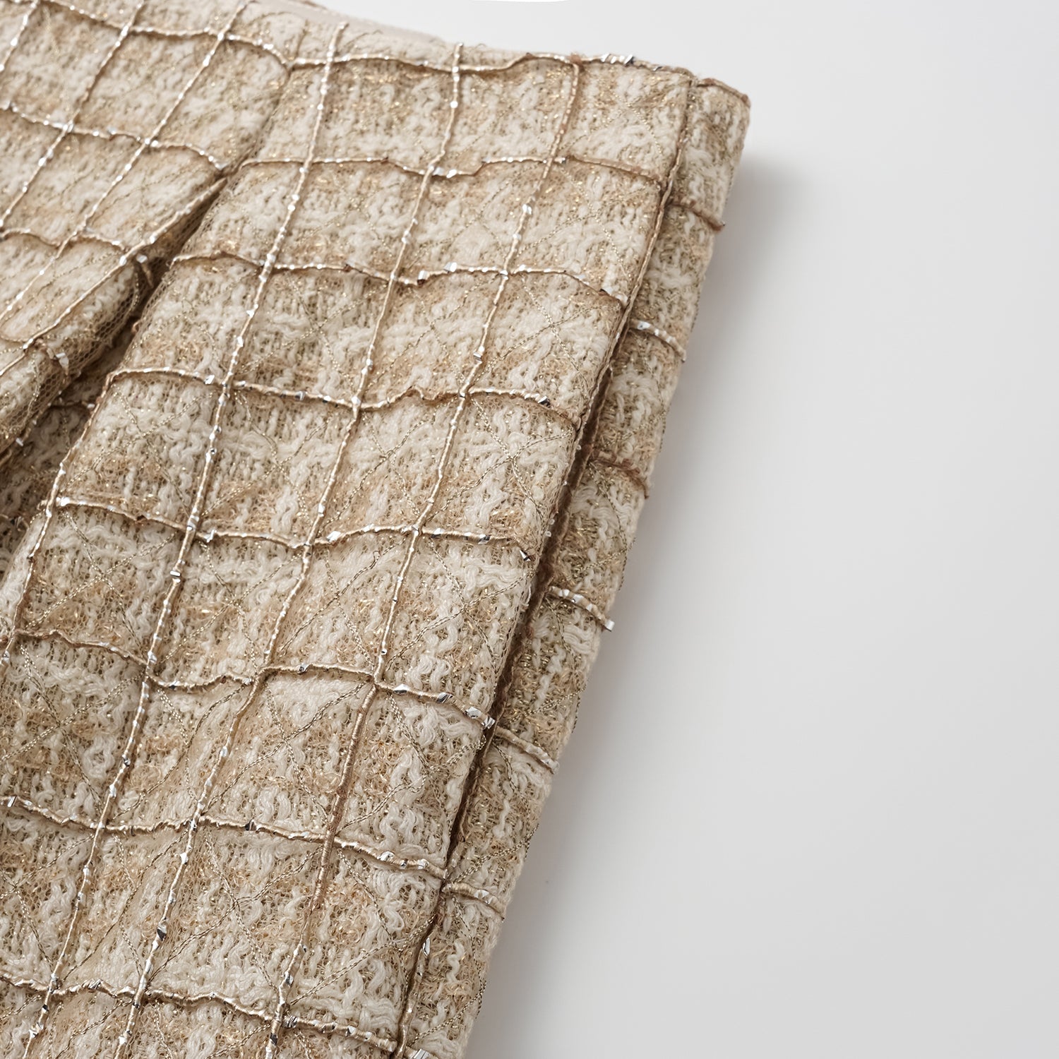 "Chelsea Citywalk.”法國輕紗縷金工藝花呢短褲—Maison Royale映金浮影