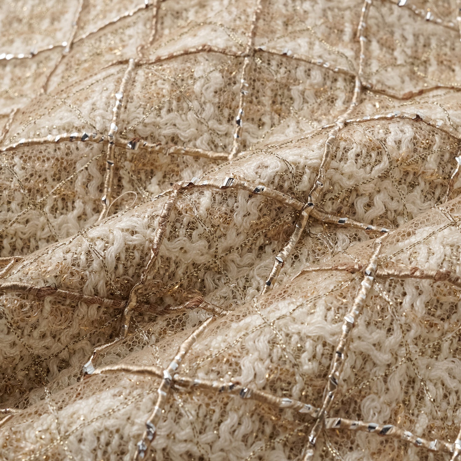 "Chelsea Citywalk.”法國輕紗縷金工藝花呢短褲—Maison Royale映金浮影