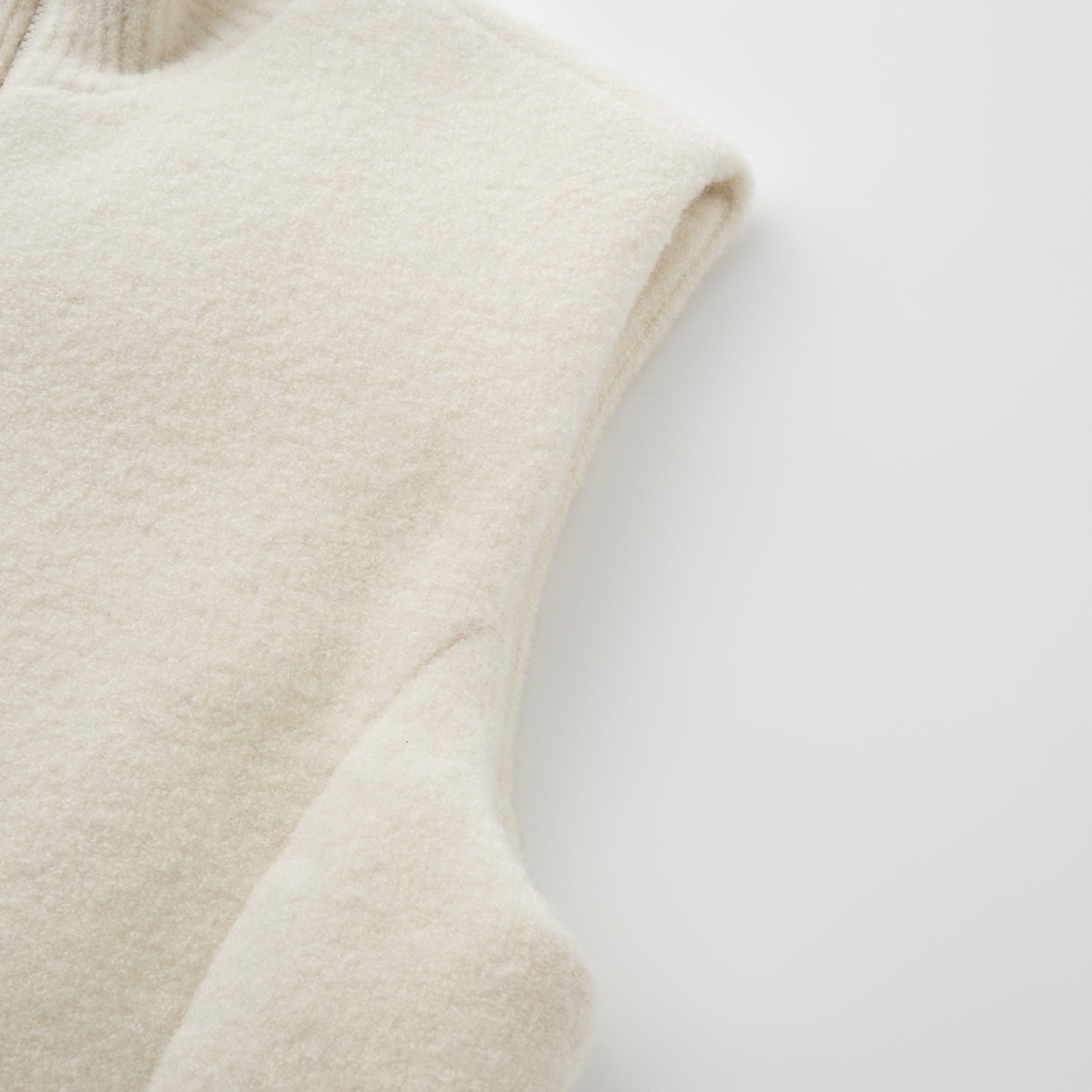 “Winter Diary”100%Cashmere頂級90白鵝絨朵高領背心—Snowlight Frames雪日菲林