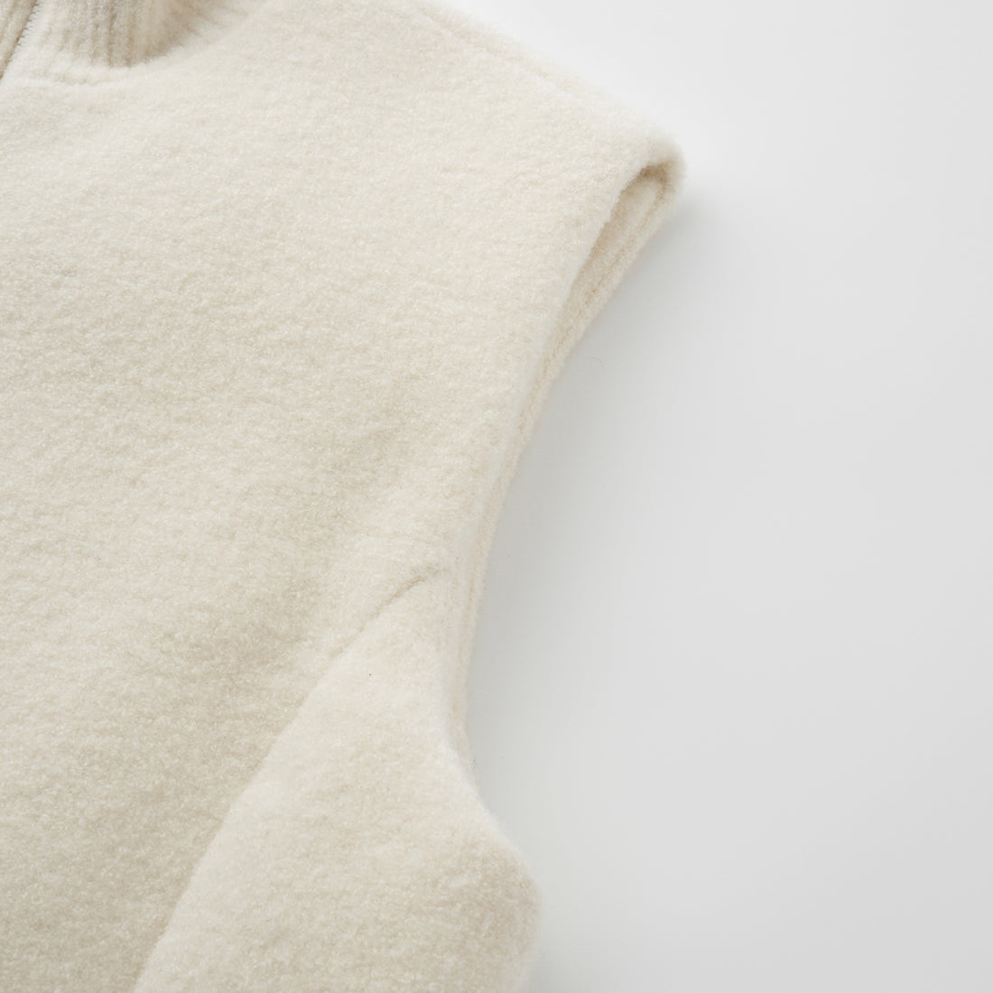 “Winter Diary”100%Cashmere頂級90白鵝絨朵高領背心—Snowlight Frames雪日菲林