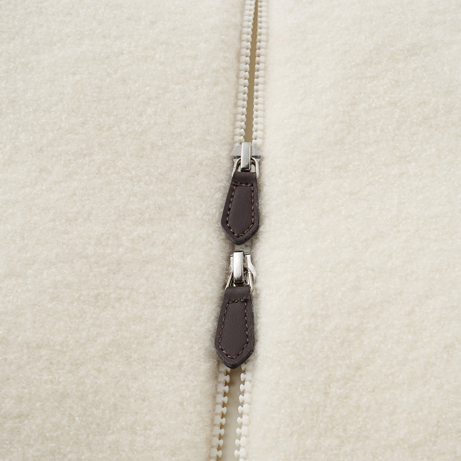 “Winter Diary”100%Cashmere頂級90白鵝絨朵高領背心—Snowlight Frames雪日菲林