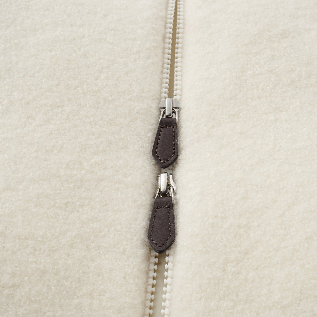 “Winter Diary”100%Cashmere頂級90白鵝絨朵高領背心—Snowlight Frames雪日菲林