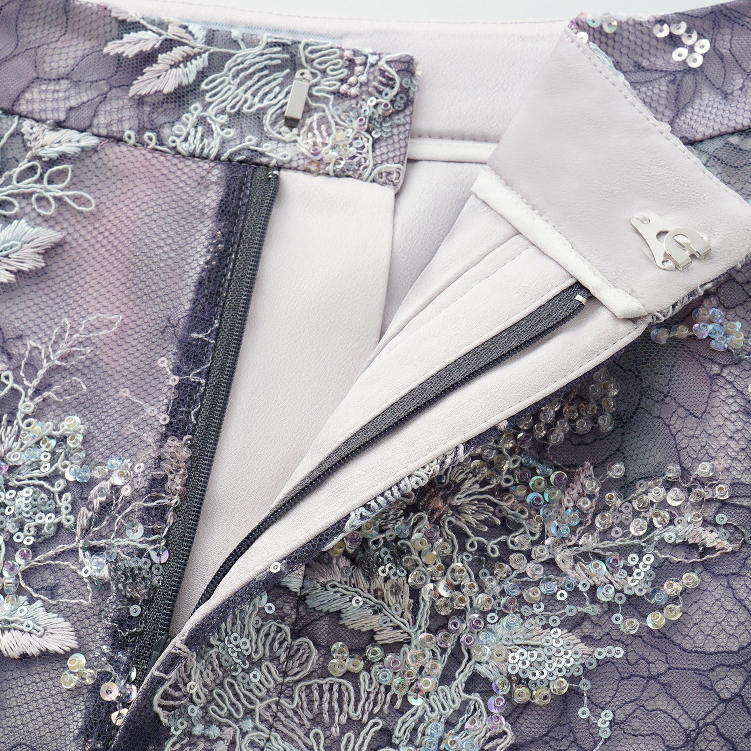 "Imperial Garden Teatime"緞染繡霞奢華珠繡輕國風蕾絲喇叭褲—Nocturne Bloom凝夜浮香