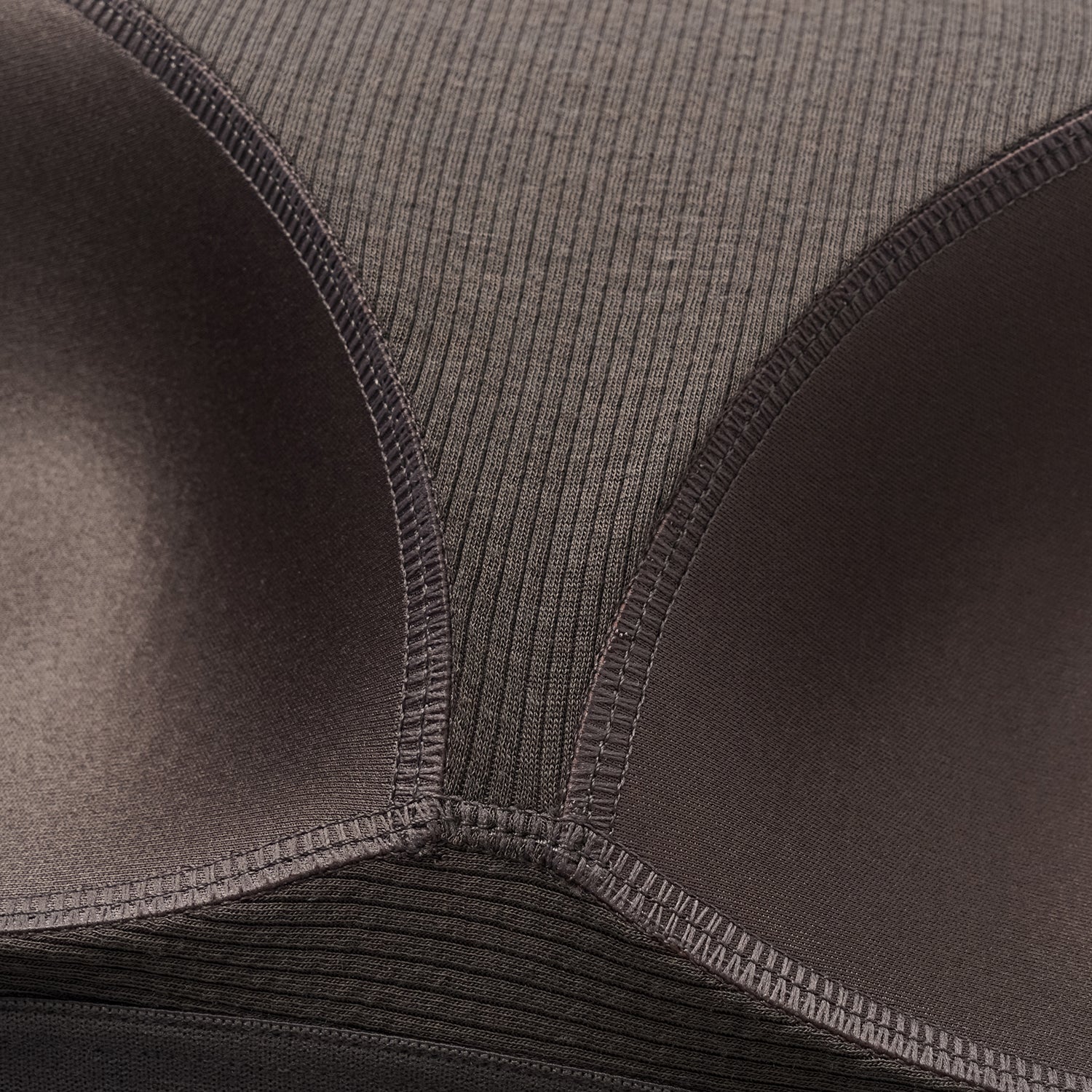 “By Inch." 極緻絲柔裸感緞邊修身Bra Top—鬆弛灰