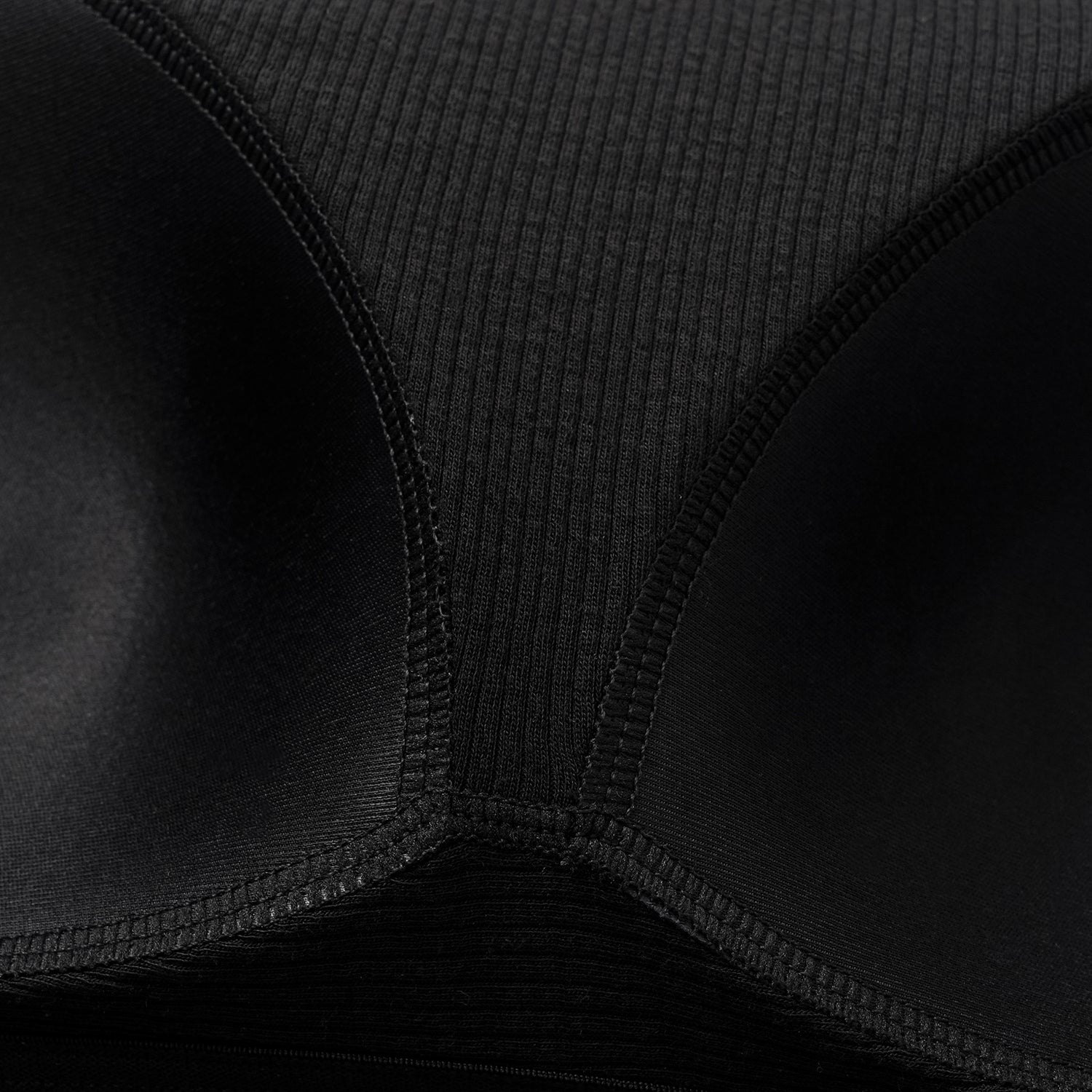 “By Inch." 極緻絲柔裸感緞邊修身Bra Top—極緻黑