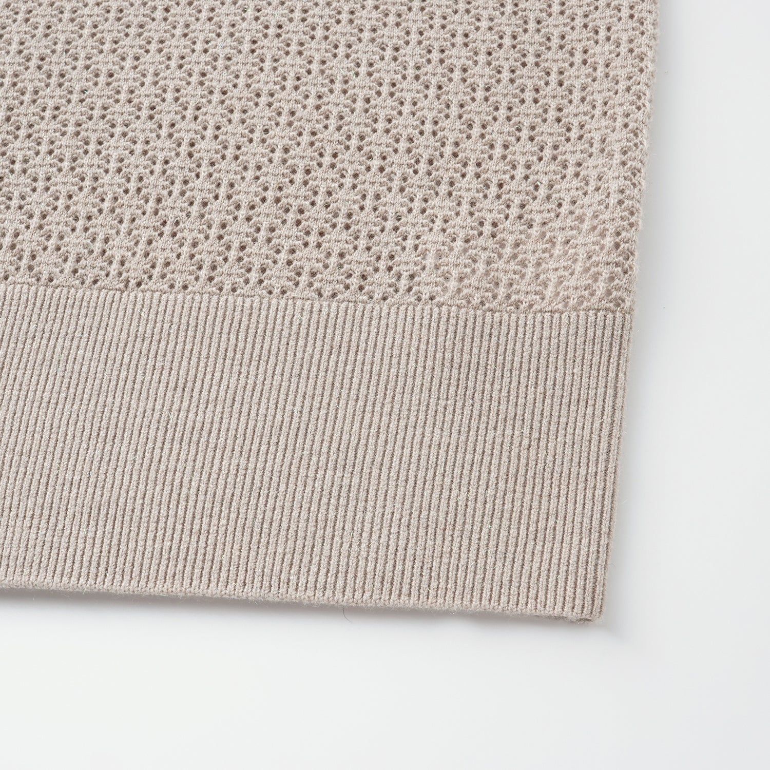 "Summer diary."Cashmere浮燦點織花眼工藝針織背心——Whispering of Fall 秋水暮煙