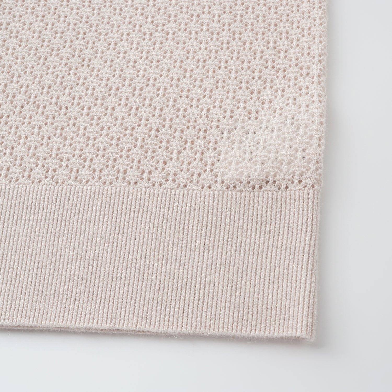 "Summer diary."Cashmere浮燦點織花眼工藝針織背心—Blush of Spring春綻芳菲