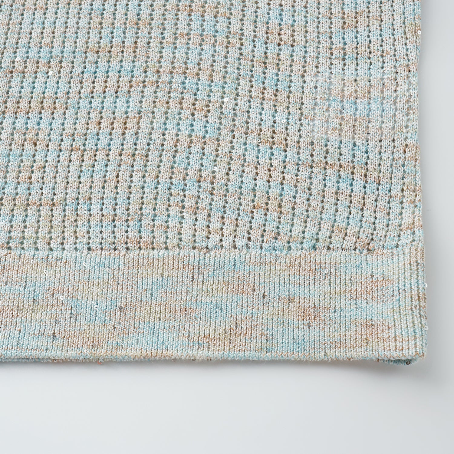 "Summer diary." 雲染鑲華鏤紋工藝針織上衣—Aqua Veil海映