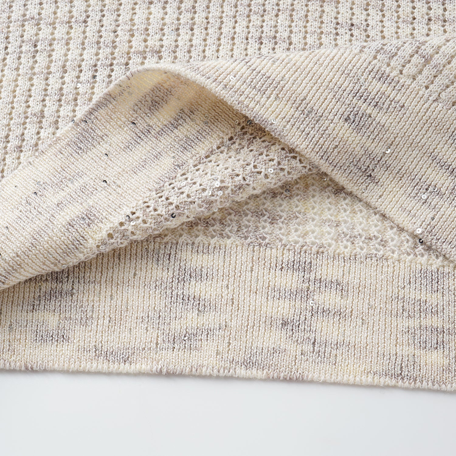 "Summer diary." 雲染鑲華鏤紋工藝針織上衣—Shell Gleam貝語