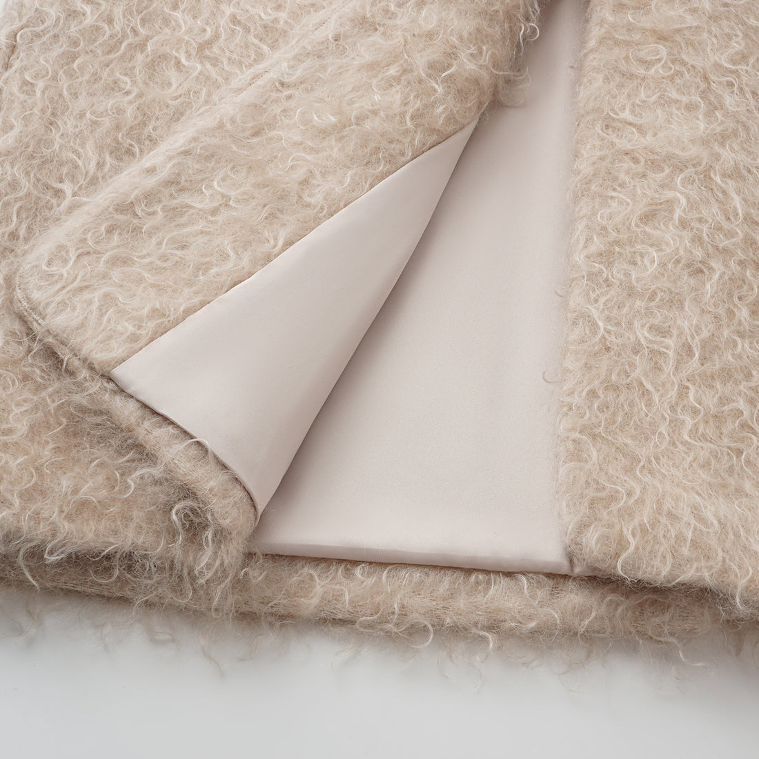 “Winter Diary” 馬海毛蓬鬆立體絨圈長大衣—Reims Mist迷霧蘭斯