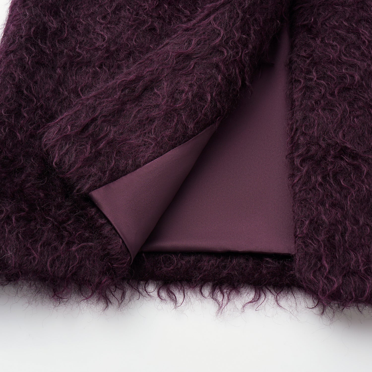 “Winter Diary” 馬海毛蓬鬆立體絨圈長大衣—Bordeaux Nightfall夜色波爾多