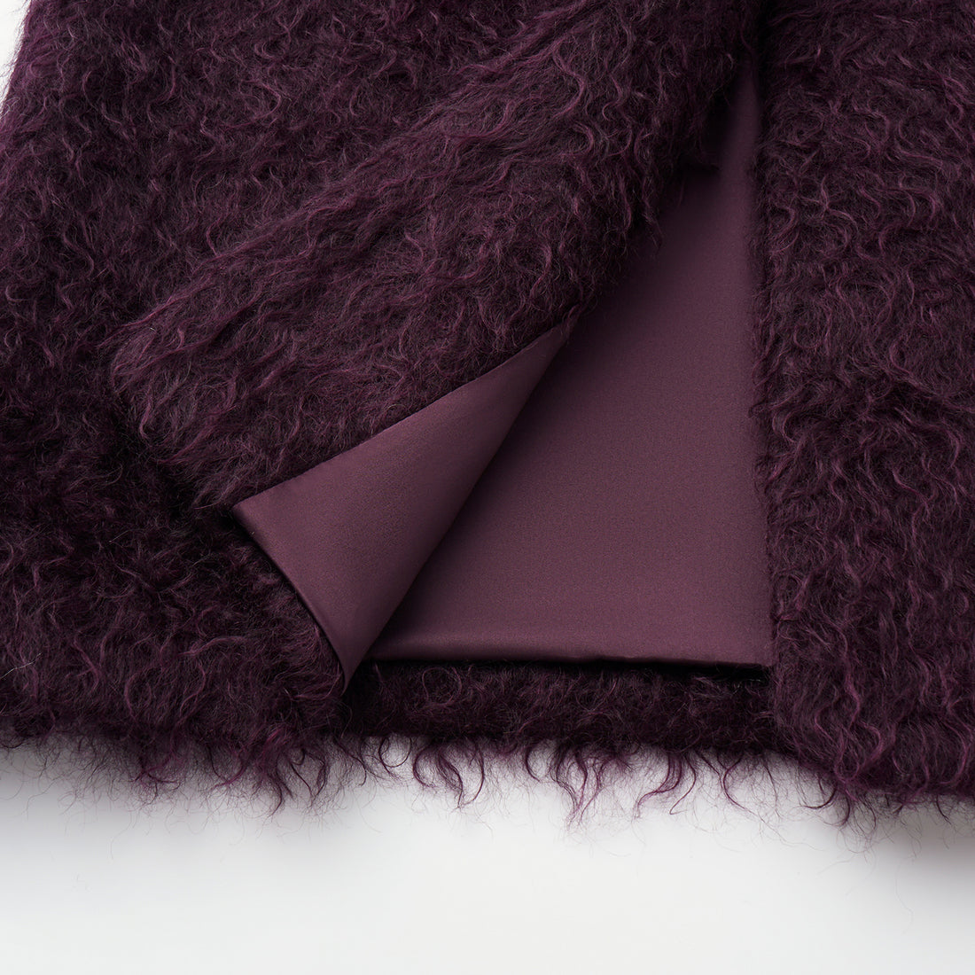 “Winter Diary” 馬海毛蓬鬆立體絨圈長大衣—Bordeaux Nightfall夜色波爾多