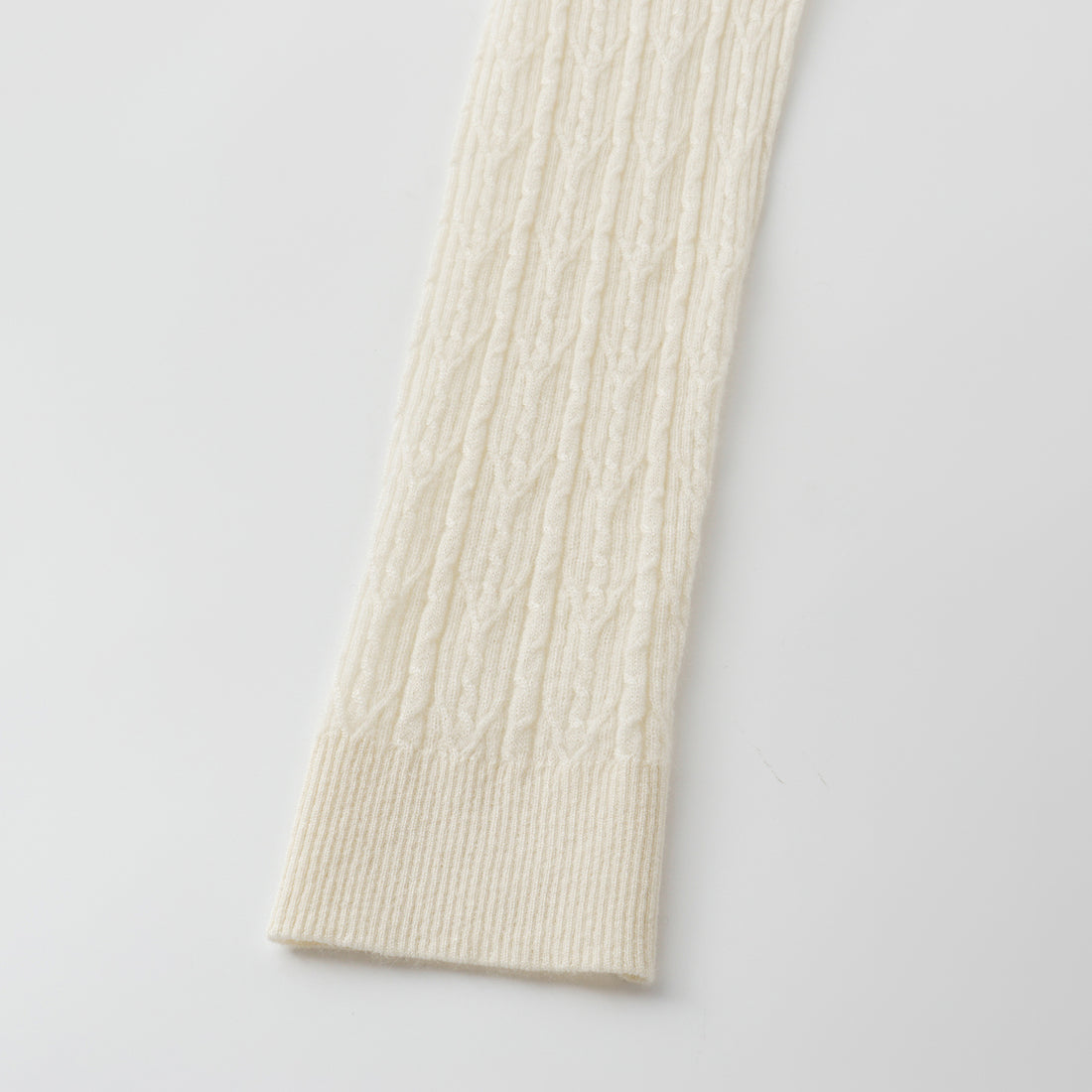 “Autumn Diary” 100% Cashmere羽絮葉脈紋銀織針織上衣—Snow Blossom雪綻