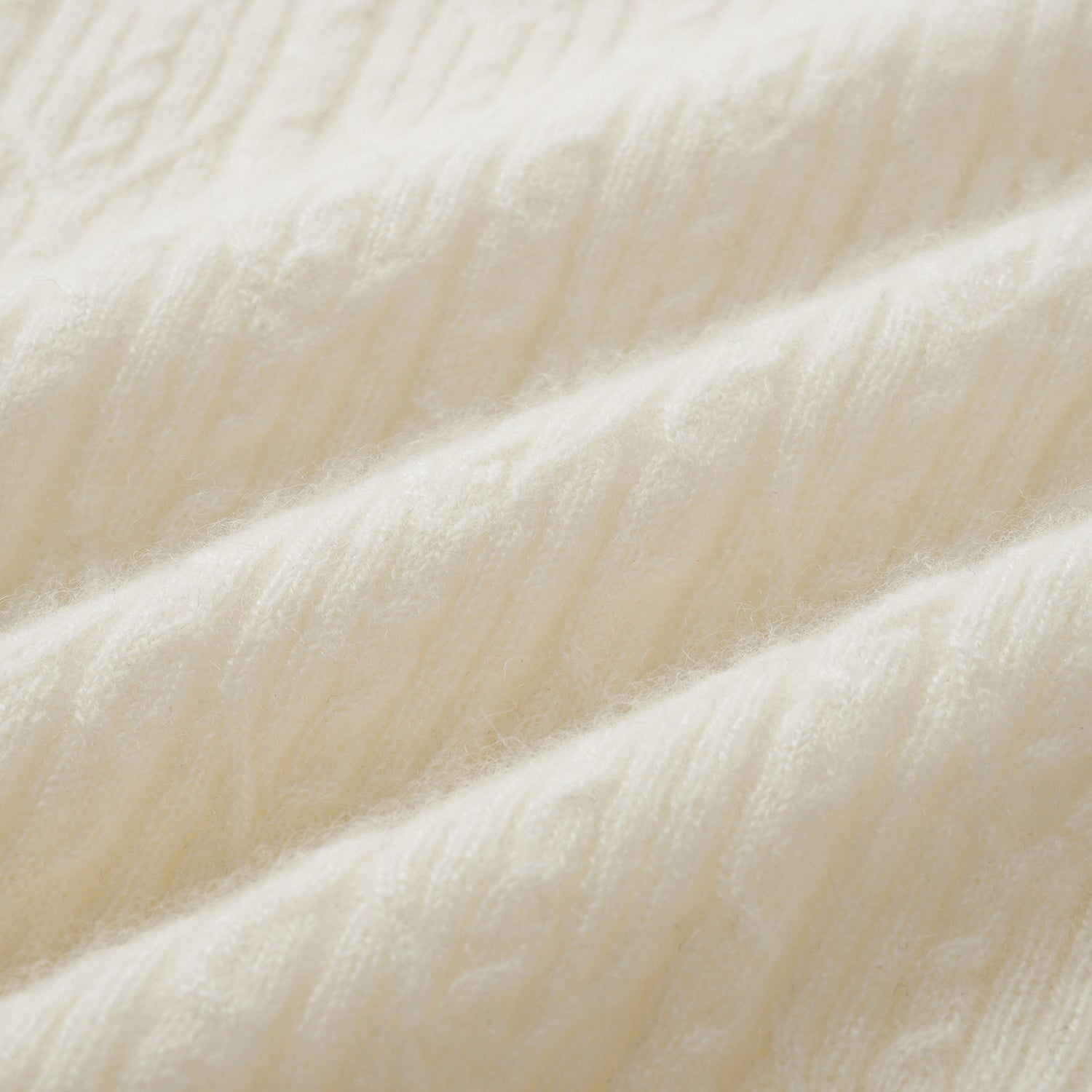 “Autumn Diary” 100% Cashmere羽絮葉脈紋銀織針織上衣—Snow Blossom雪綻