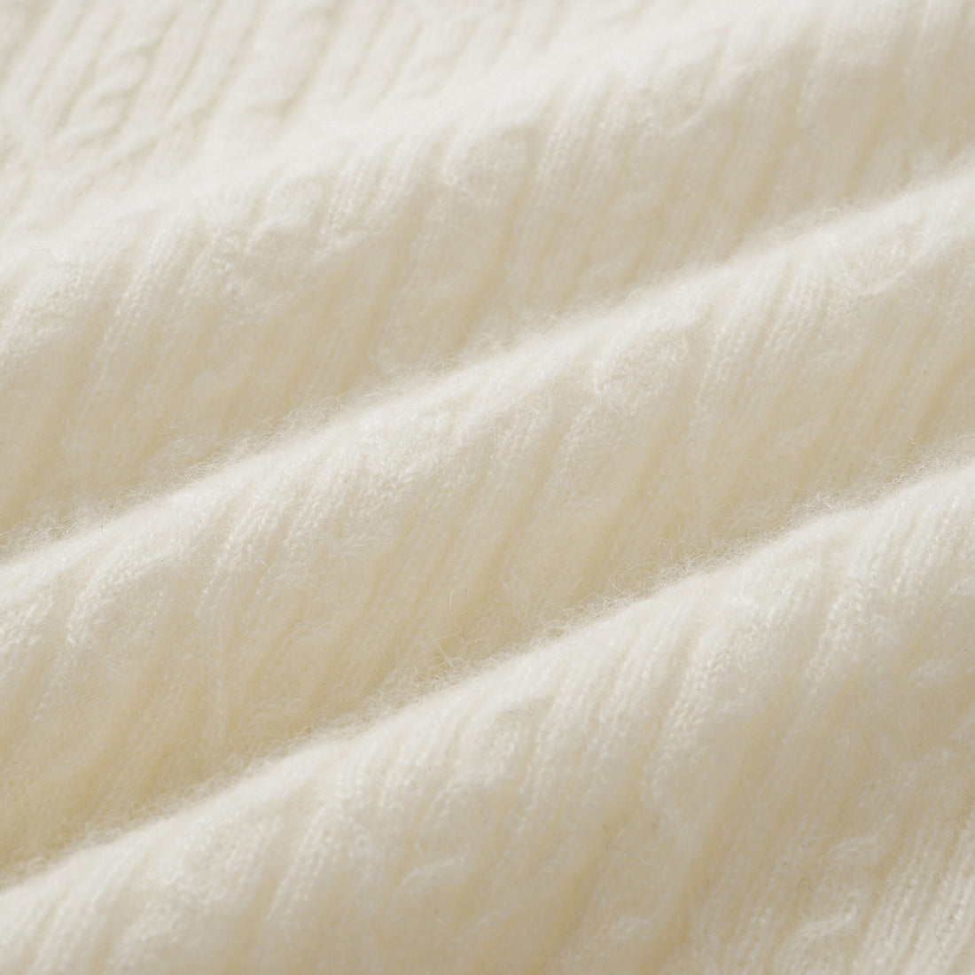 “Autumn Diary” 100% Cashmere羽絮葉脈紋銀織針織上衣—Snow Blossom雪綻