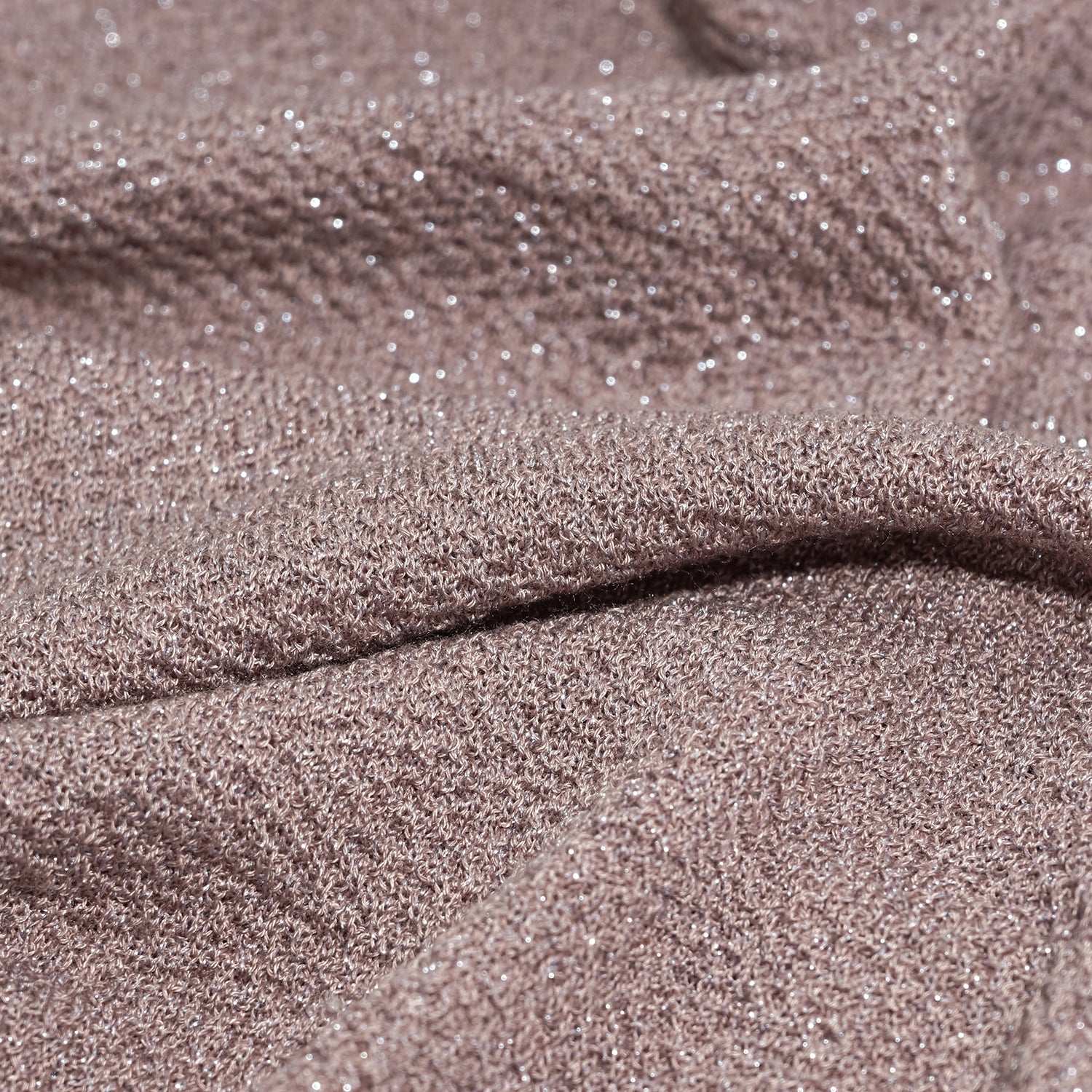 “Hug to Sleep.” 雲感絲柔輕織居家上衣—沈靜