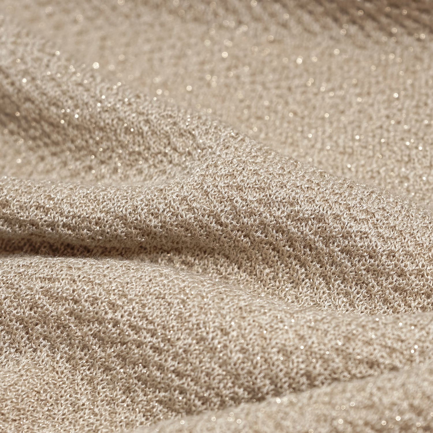 "Hug to Sleep." 雲感絲柔輕織居家上衣—夢落