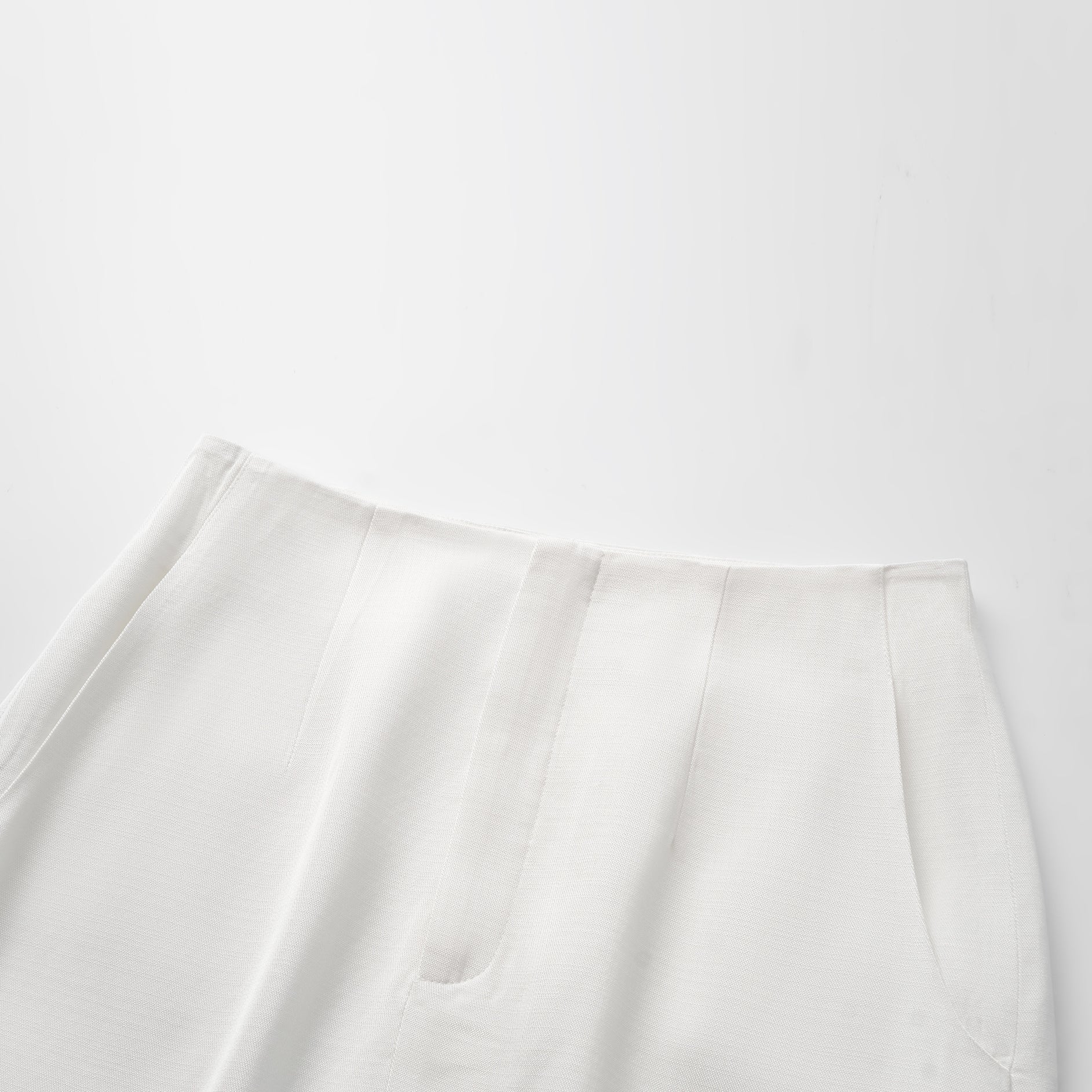 "Speak Sleek" 奢華輕薄麻感肌理醋酸鉛筆裙—Ivory